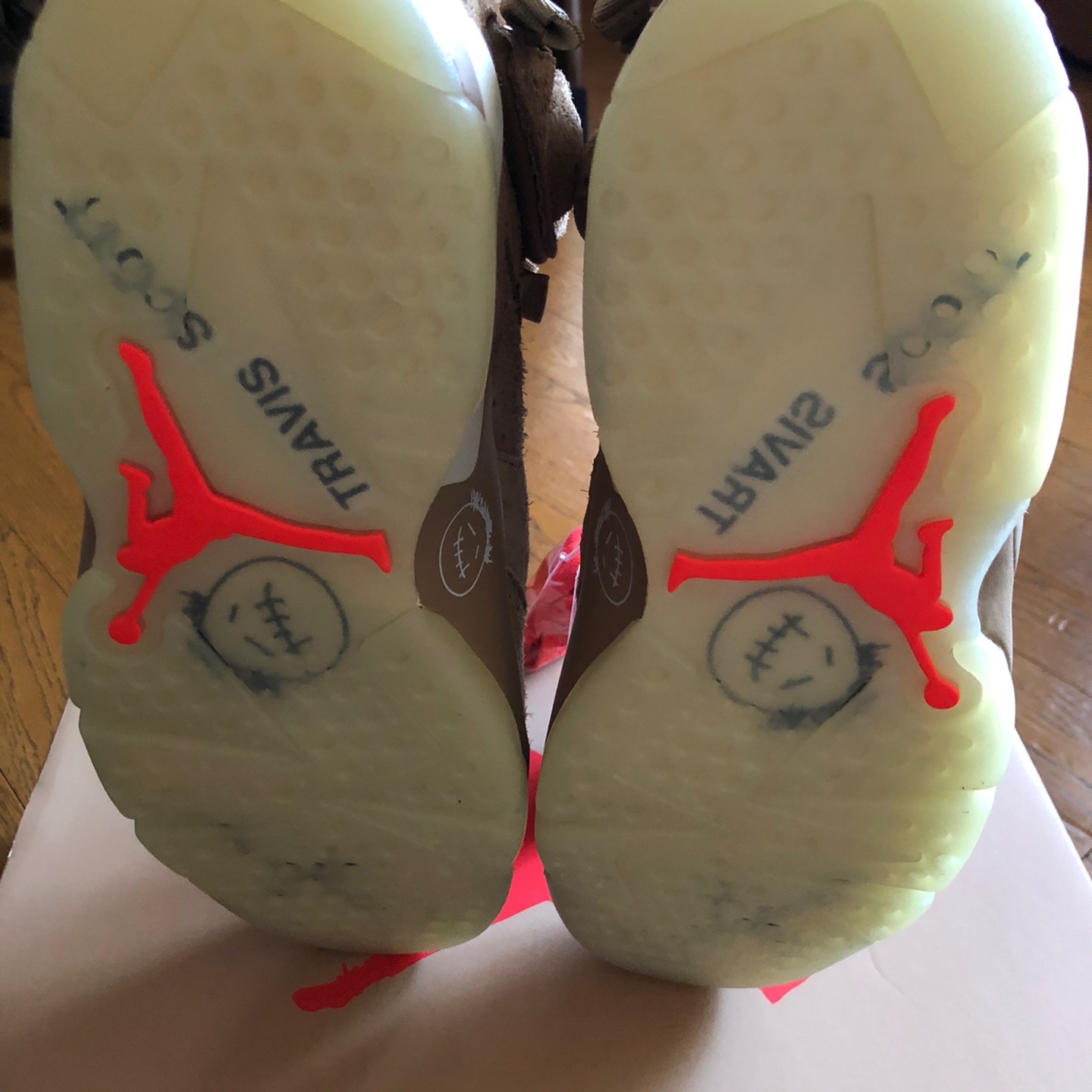 Jordan 6 x Travis Scott Retro SP British Khaki 착용 스타일 - 4