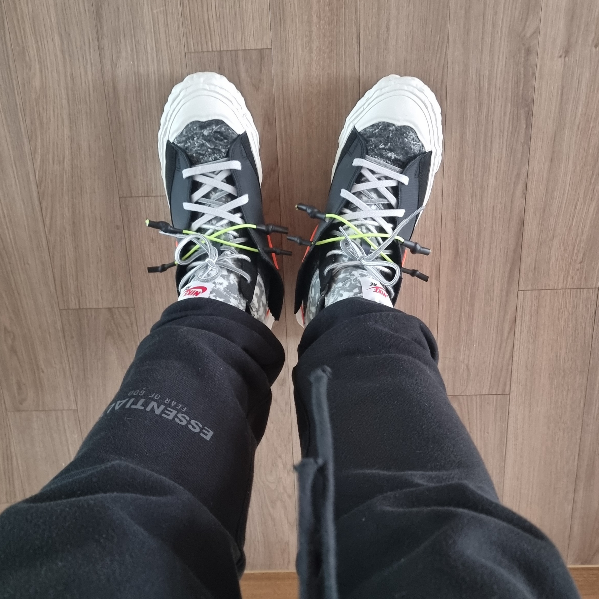 Nike x Readymade Blazer Mid Black 착용 스타일 - 3