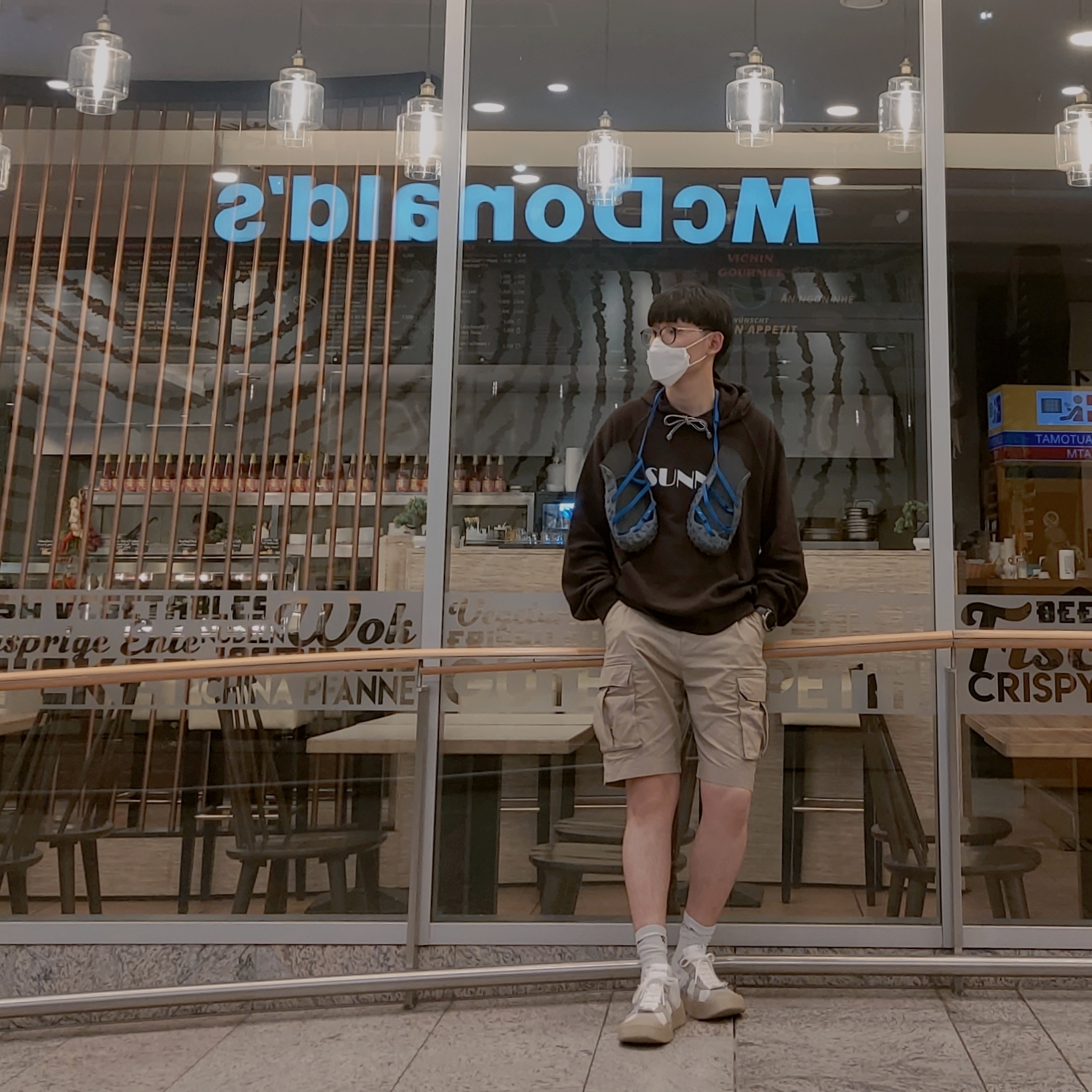 New Balance 992 Made in USA Grey - D Standard, Supreme Mesh Pocket Belted Cargo Pants Black - 21SS 착용 스타일 - 2