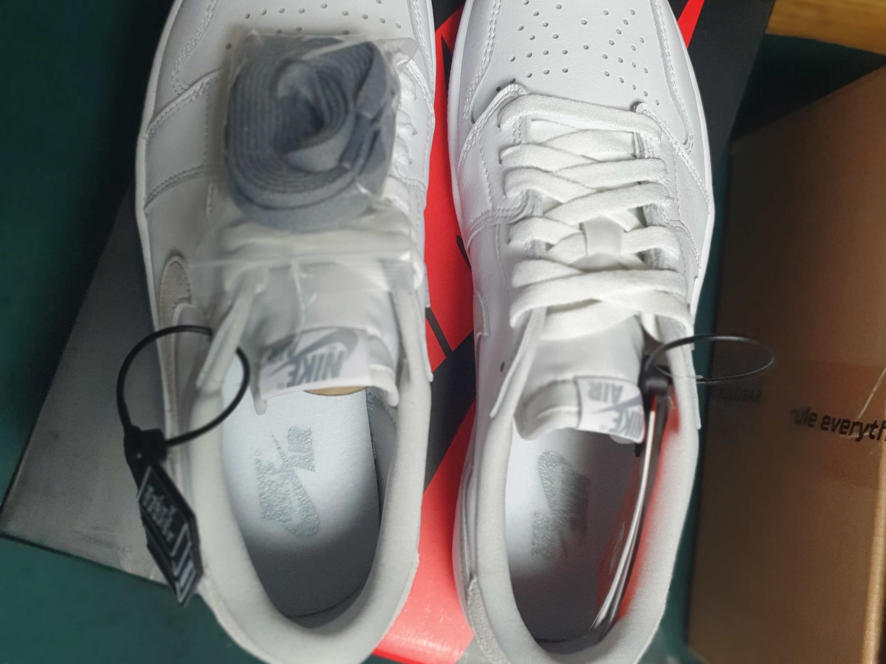 Jordan 1 Low OG Neutral Grey 착용 스타일 - 5