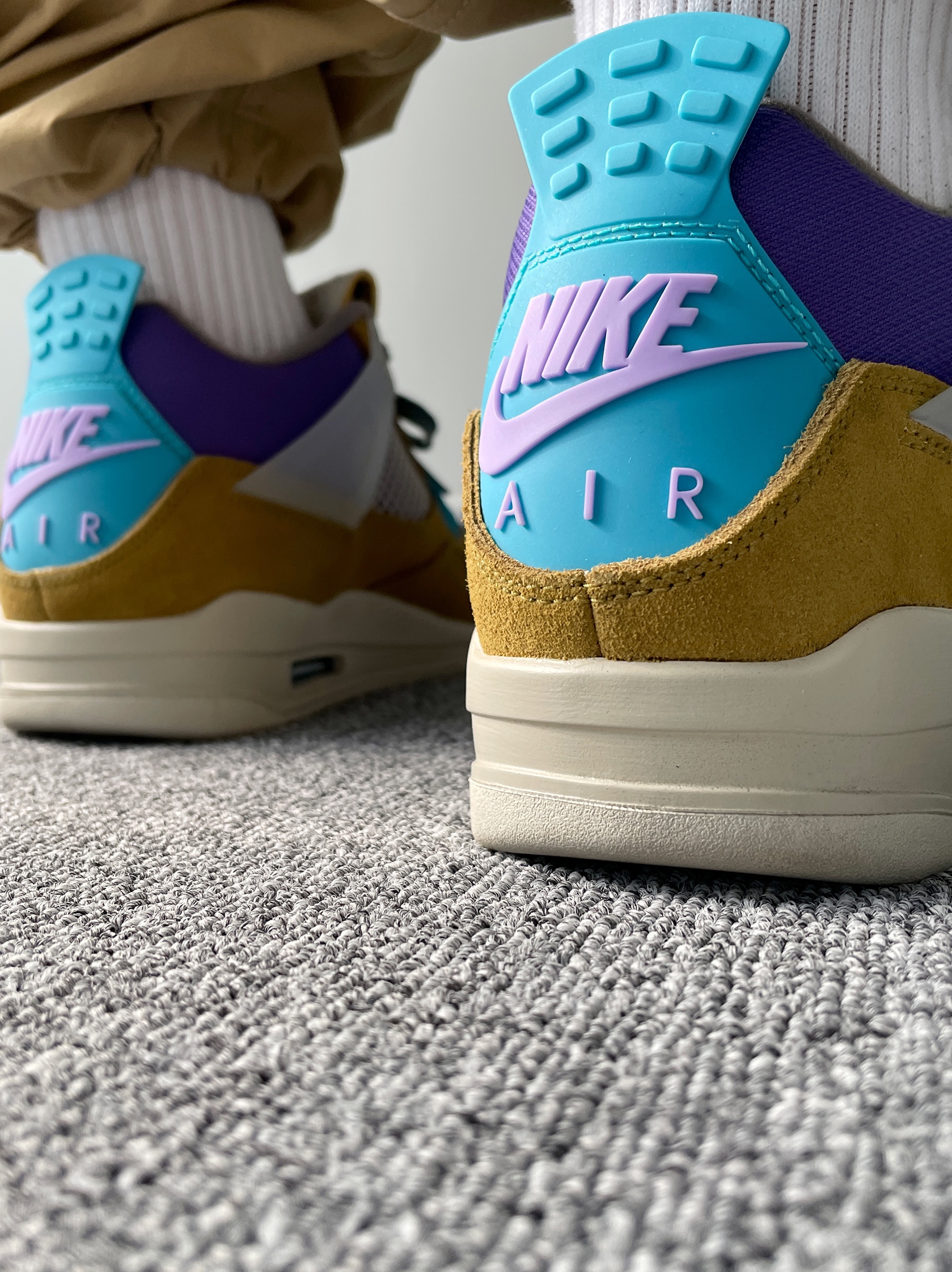 Jordan 4 x Union Retro SP Desert Moss 착용 스타일 - 3