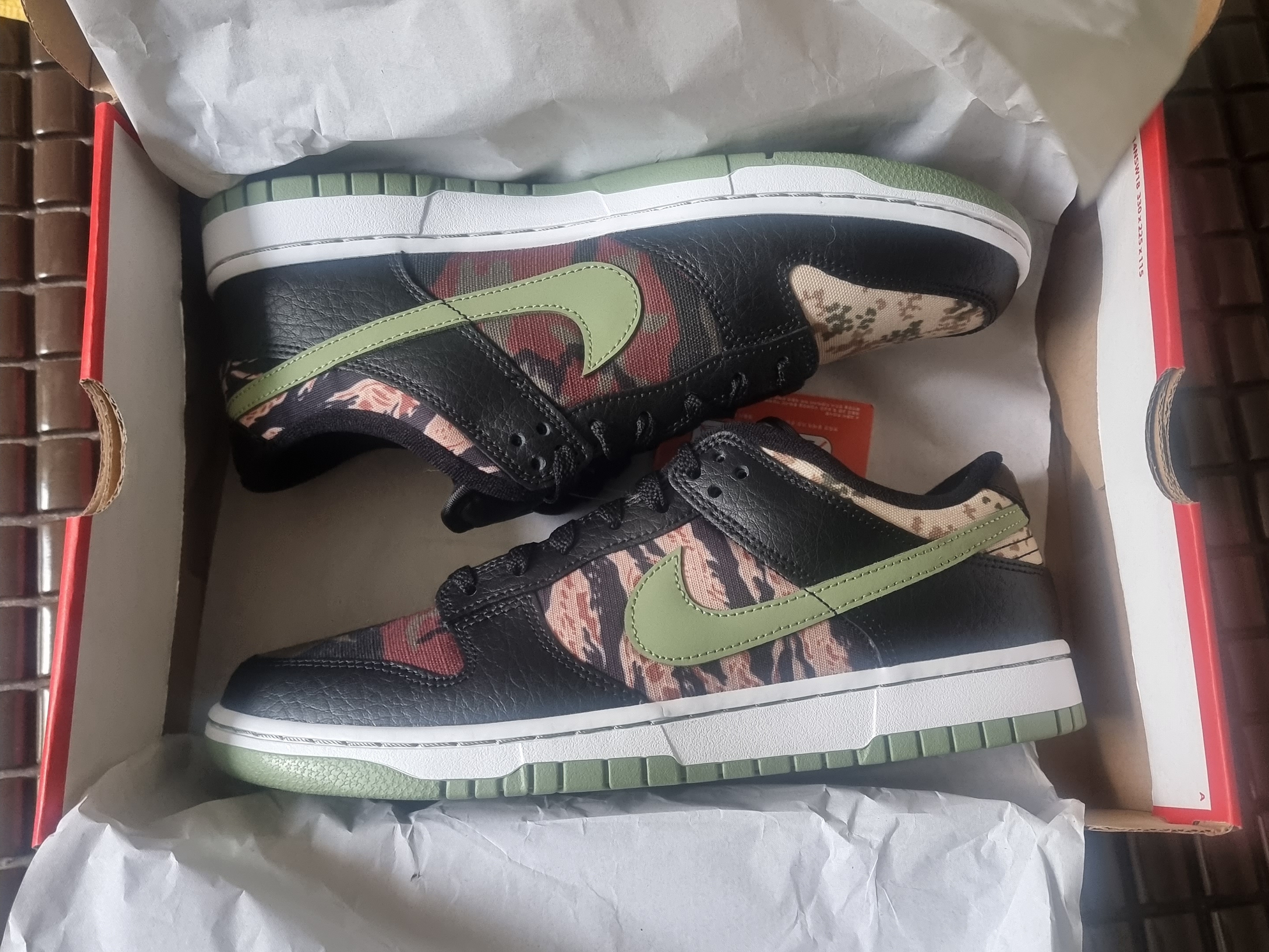 Nike Dunk Low SE Black Multi Camo 착용 스타일