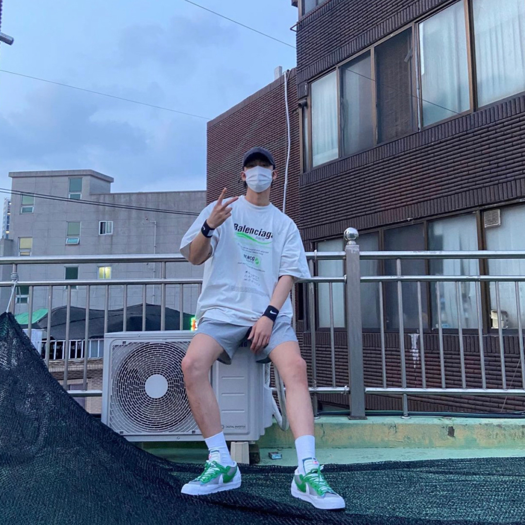 Nike x Sacai Blazer Low Classic Green 착용 스타일 - 2