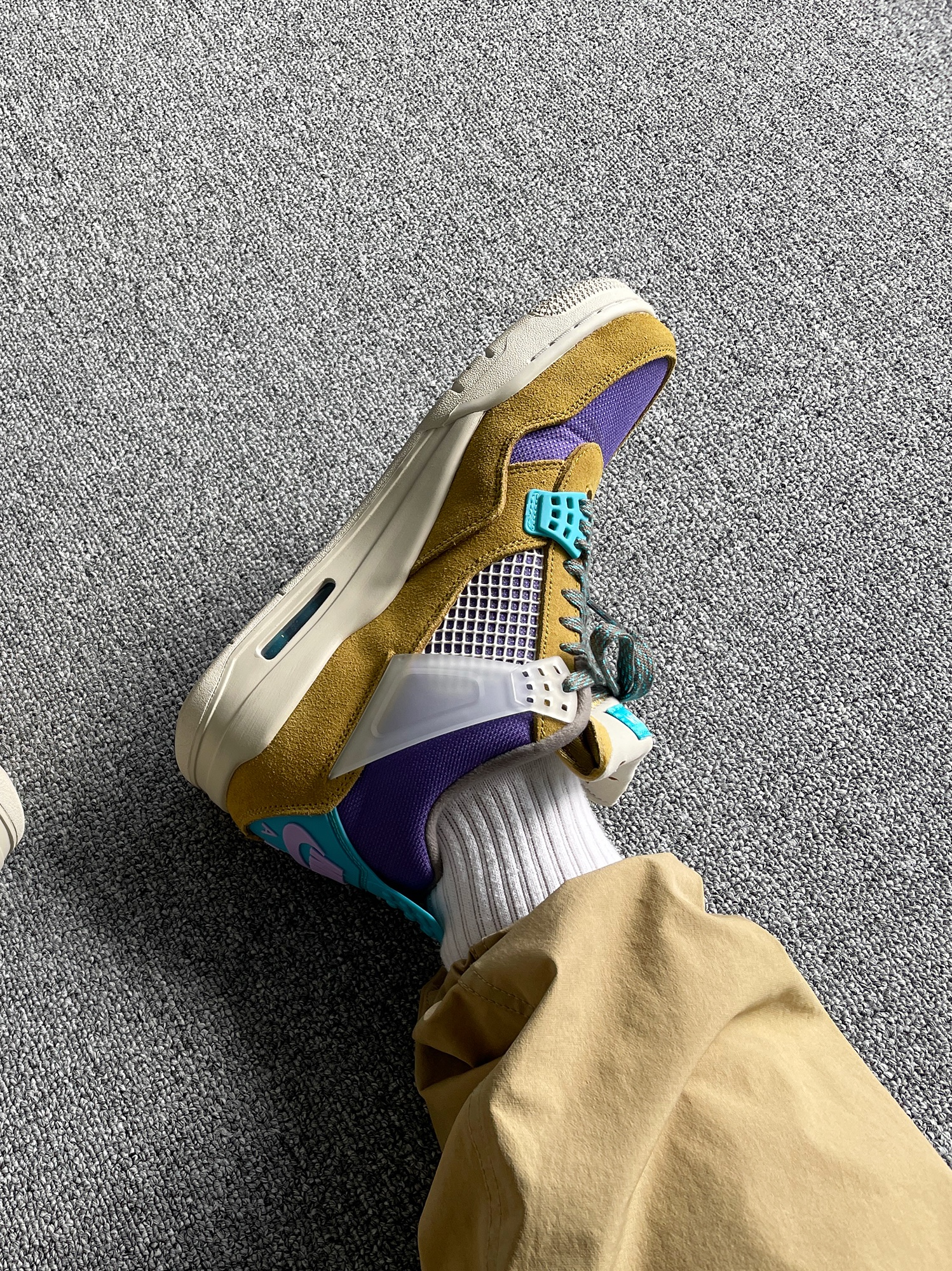 Jordan 4 x Union Retro SP Desert Moss 착용 스타일 - 2