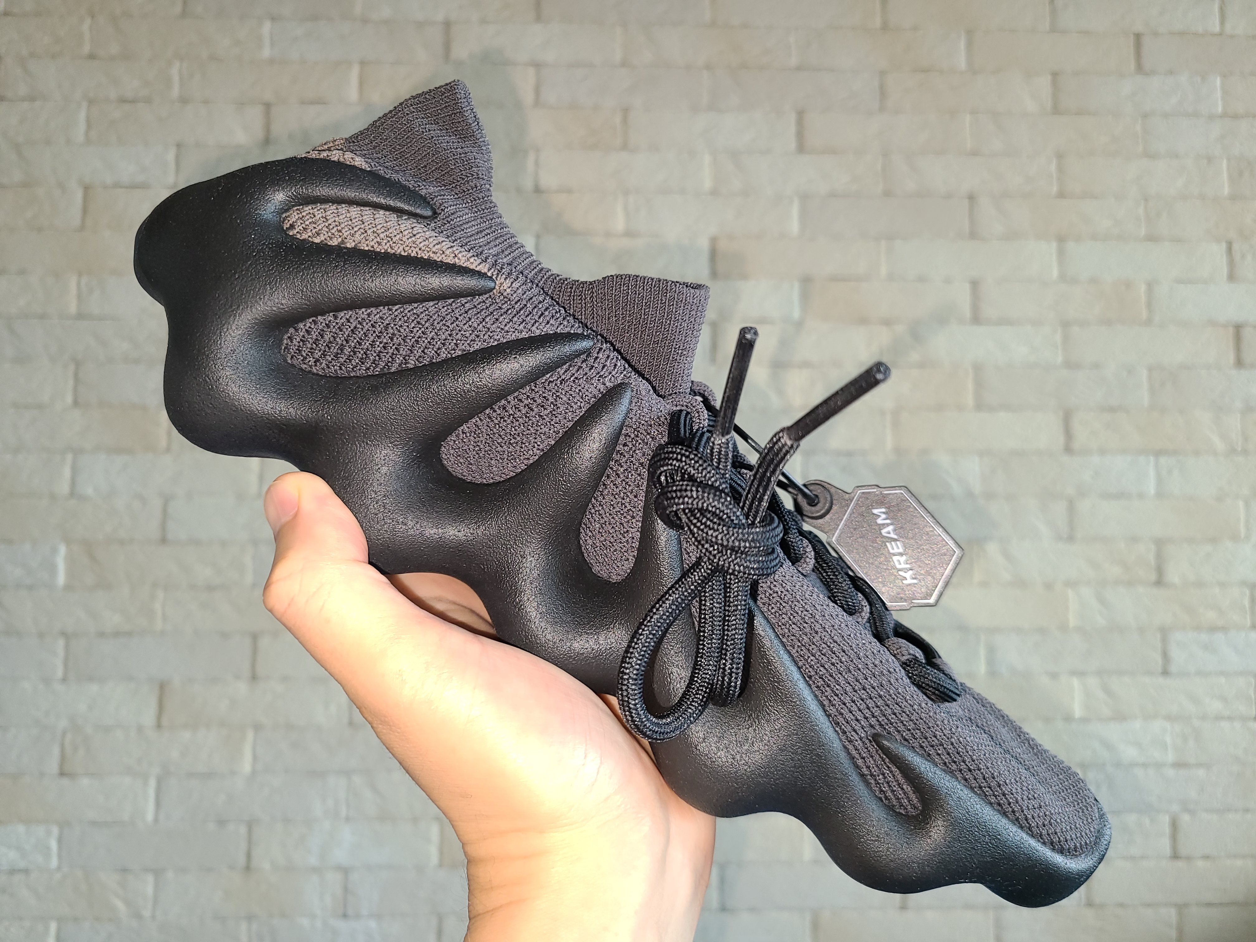 Adidas Yeezy 450 Dark Slate 착용 스타일 - 4