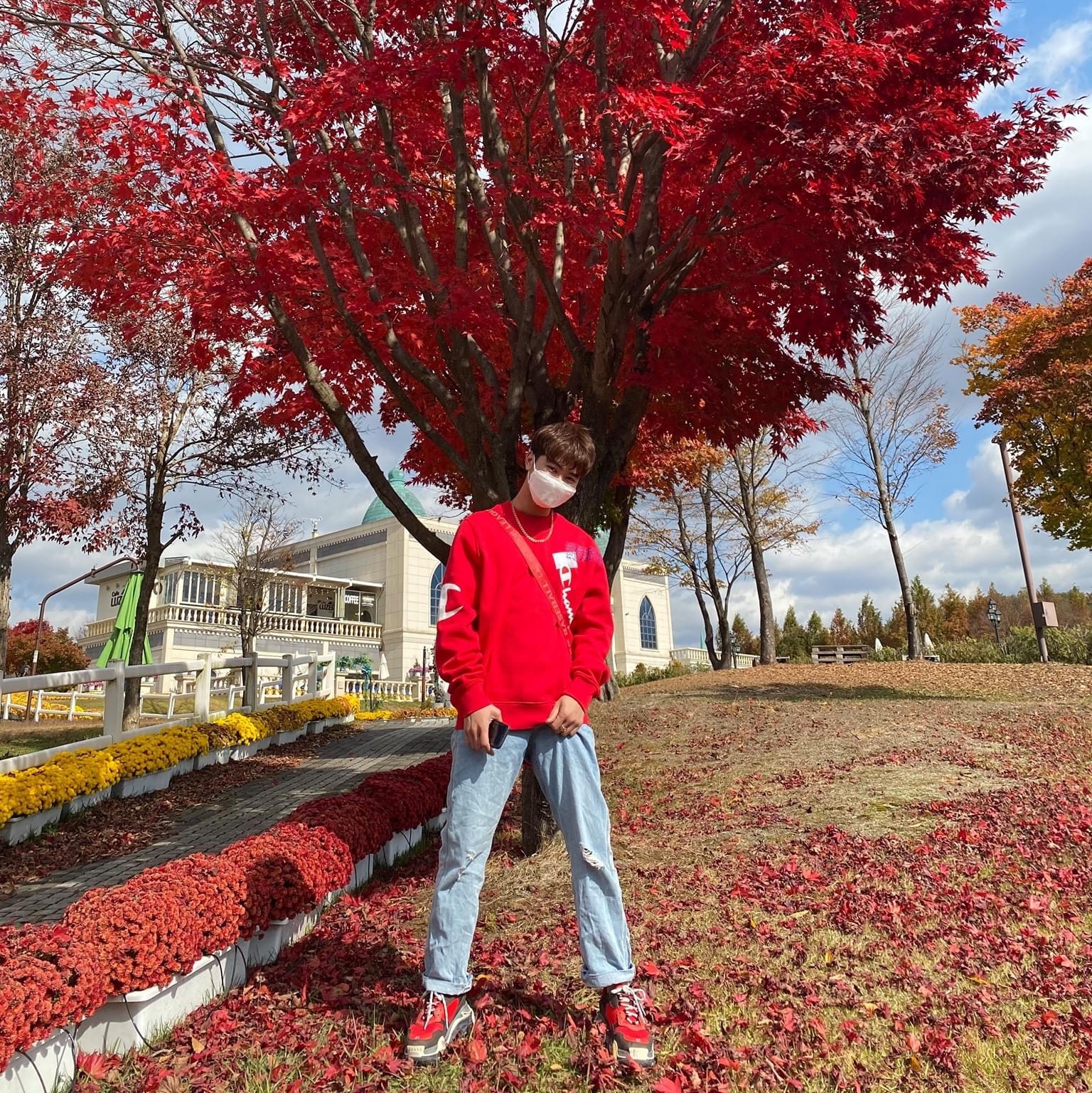 Balenciaga Triple S Red Black 2018 착용 스타일