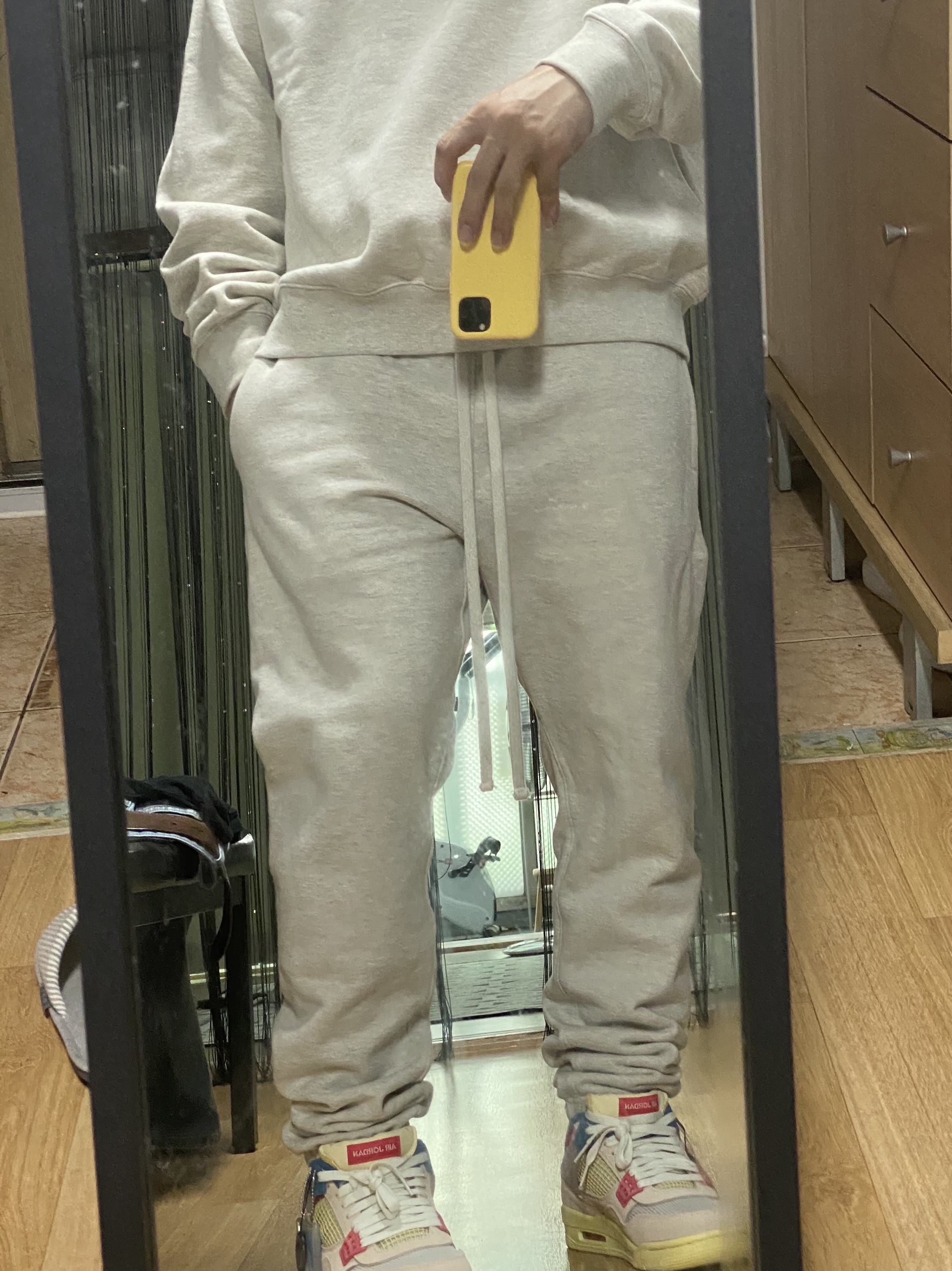 Jordan 4 x Union Retro Guava Ice, Essentials Pull-Over Crewneck Sweatshirt Oatmeal - 21SS 착용 스타일