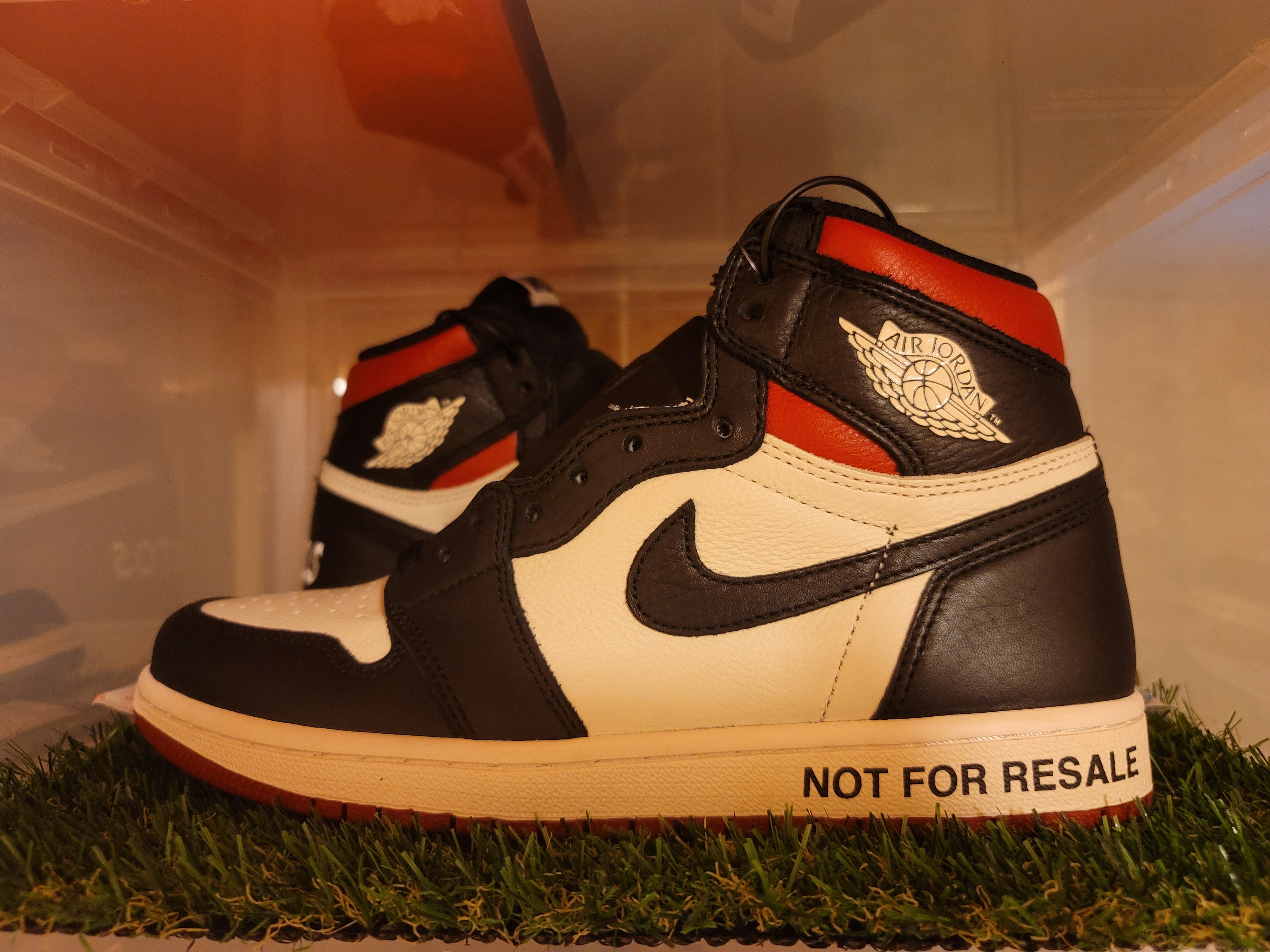 Jordan 1 Retro High Not for Resale Varsity Red 착용 스타일