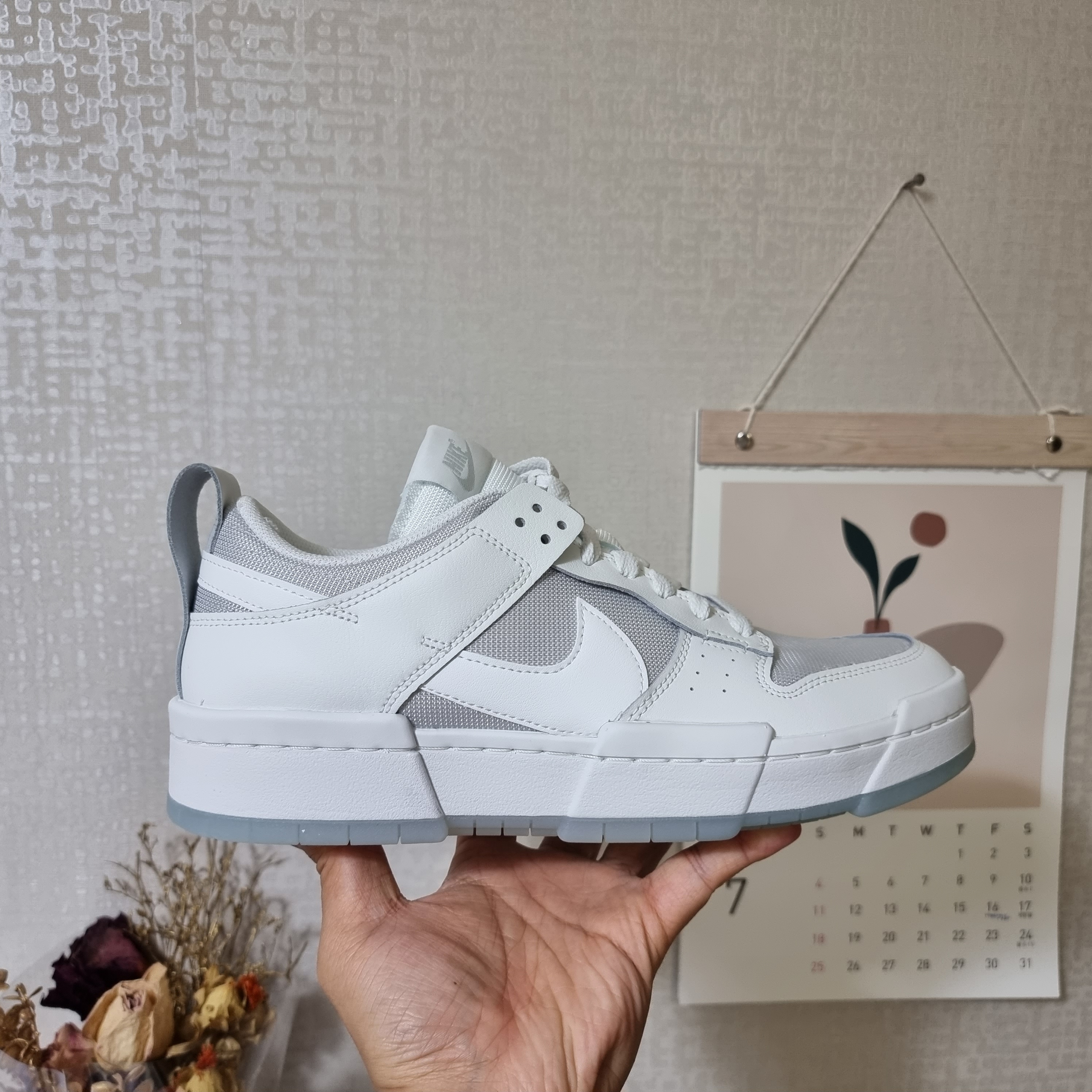 (W) Nike Dunk Low Disrupt Photon Dust 착용 스타일 - 4