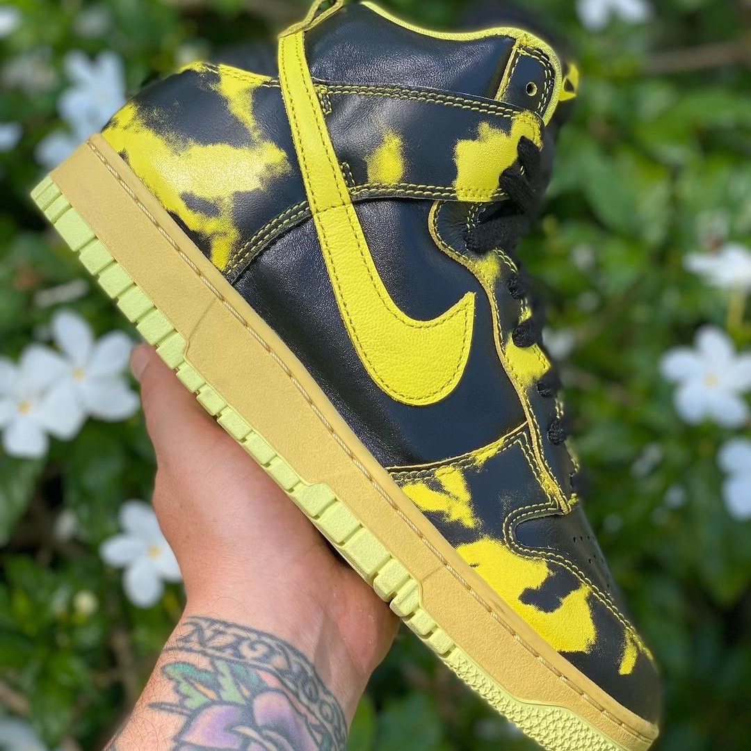 Nike Dunk High 1985 SP Black Acid Wash 착용 스타일 - 2