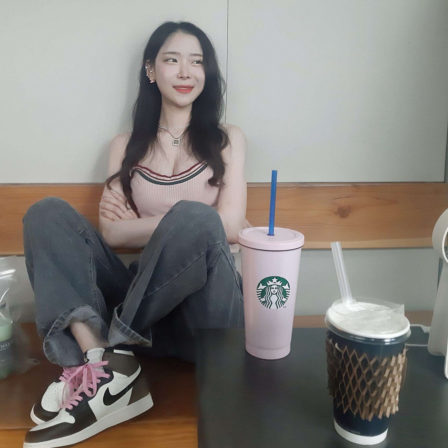 (GS) Jordan 1 Retro High OG Black Mocha, Jordan 1 Retro High OG Black Mocha 착용 스타일 - 1