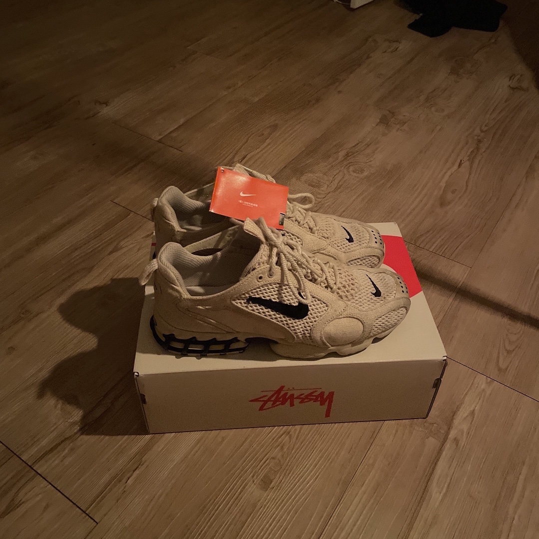 Nike x Stussy Air Zoom Spiridon Cage 2 Fossil 착용 스타일