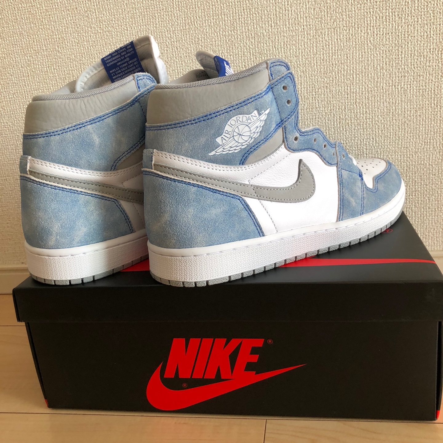 Jordan 1 Retro High OG Hyper Royal 착용 스타일 - 3