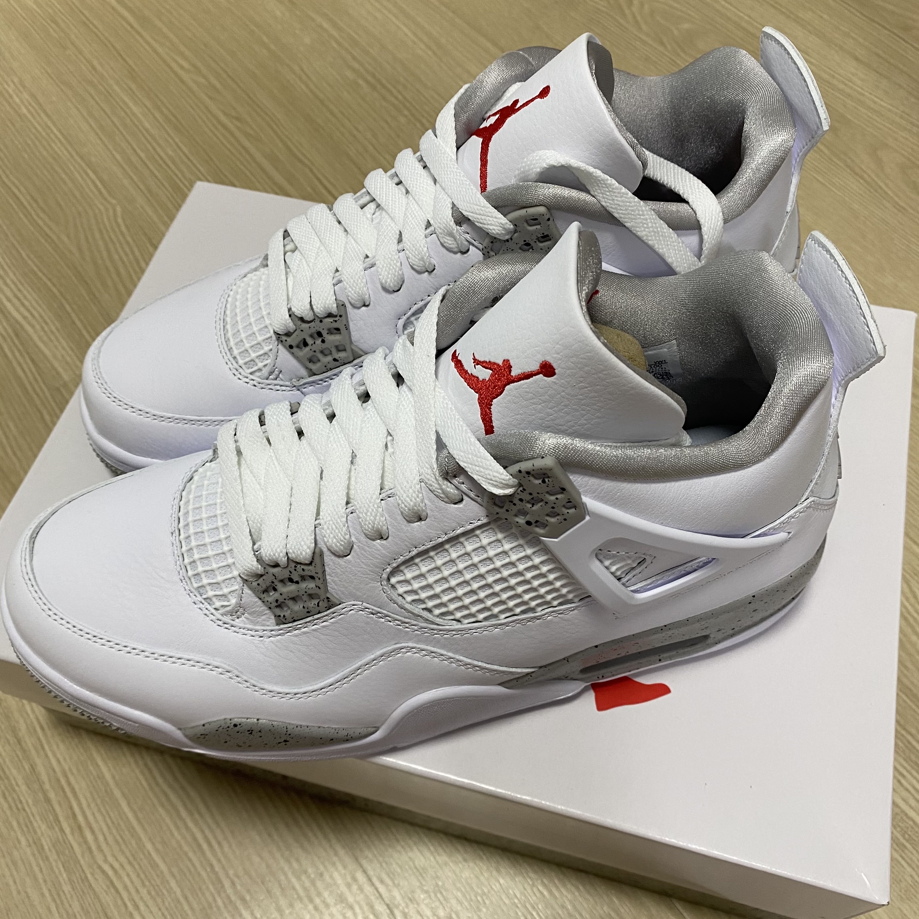 Jordan 4 Retro Tech White 착용 스타일