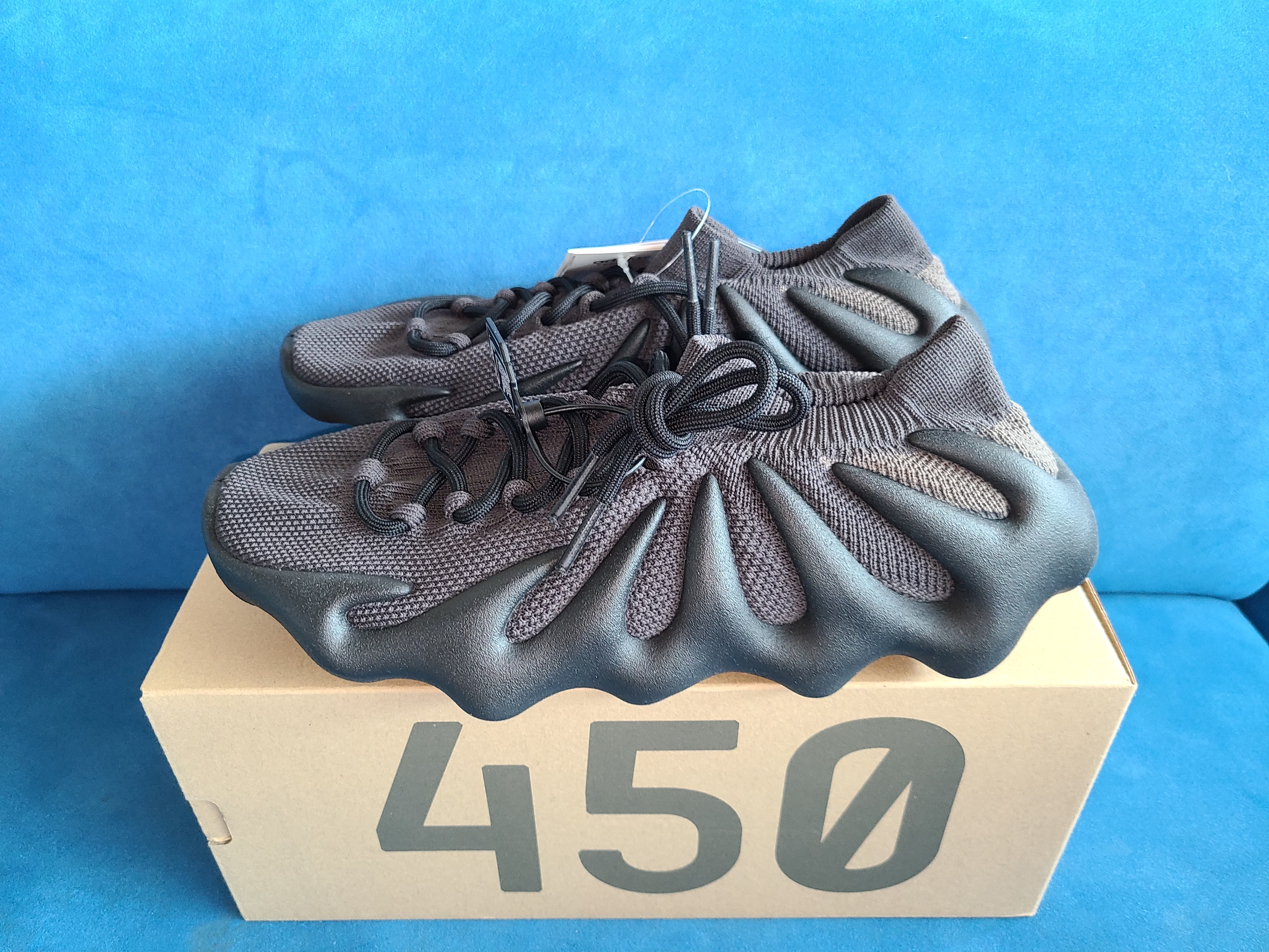 Adidas Yeezy 450 Dark Slate 착용 스타일 - 1