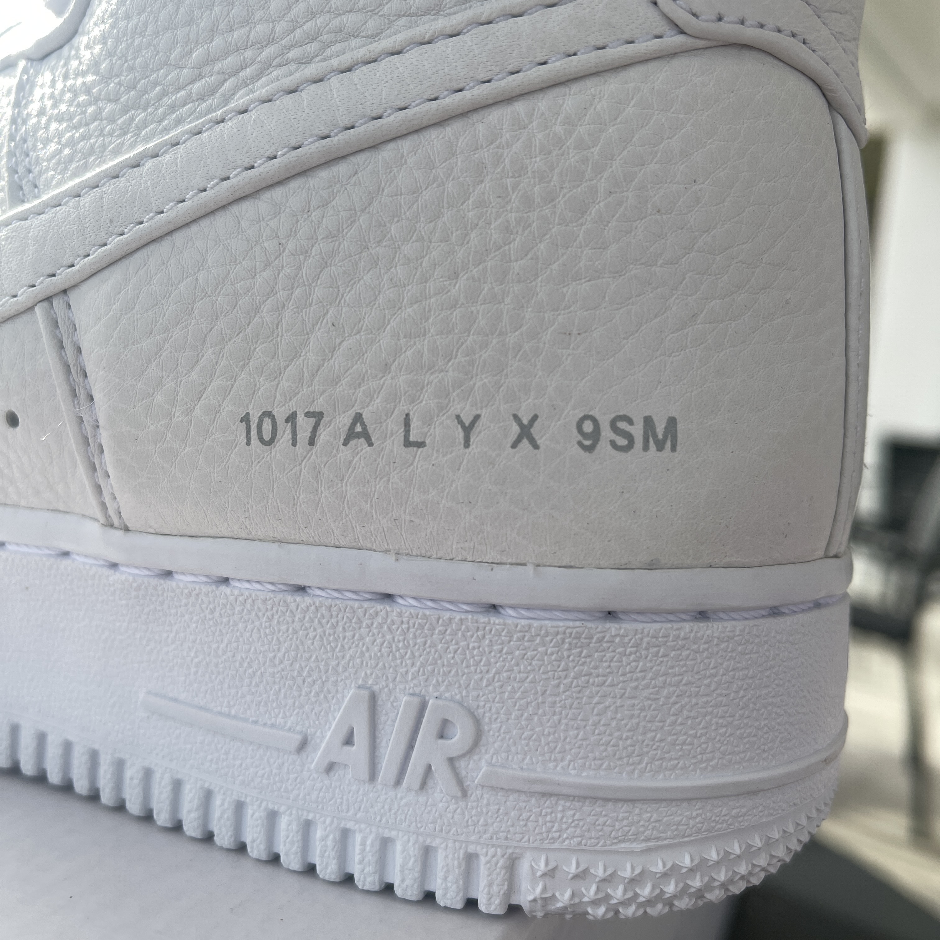 Nike x 1017 Alyx 9SM Air Force 1 High Triple White 2020 착용 스타일 - 4