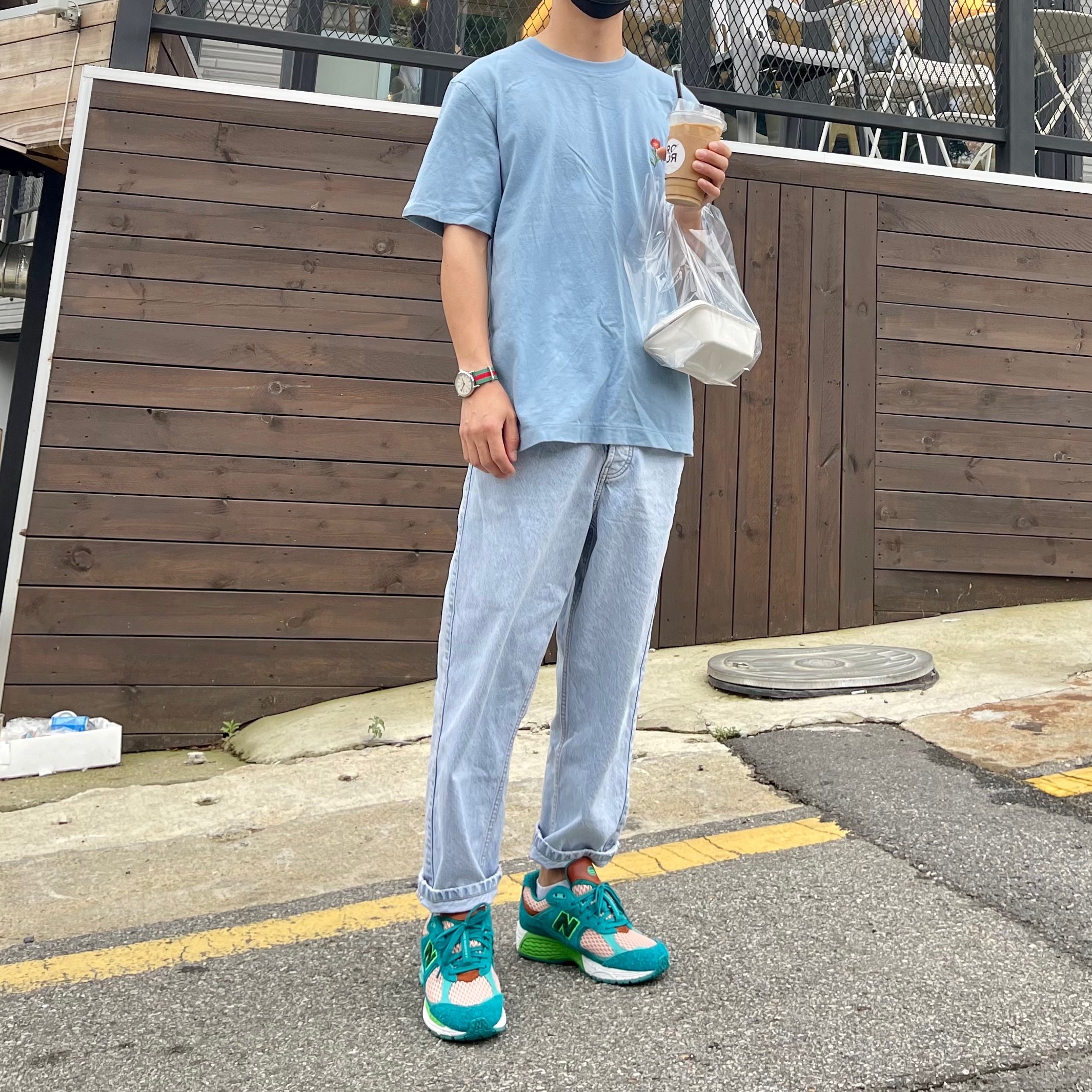 New Balance x Salehe Bembury 2002R Water Be The Guide, Jordan x Union Mechanic Shirt Rust Pink 착용 스타일 - 1