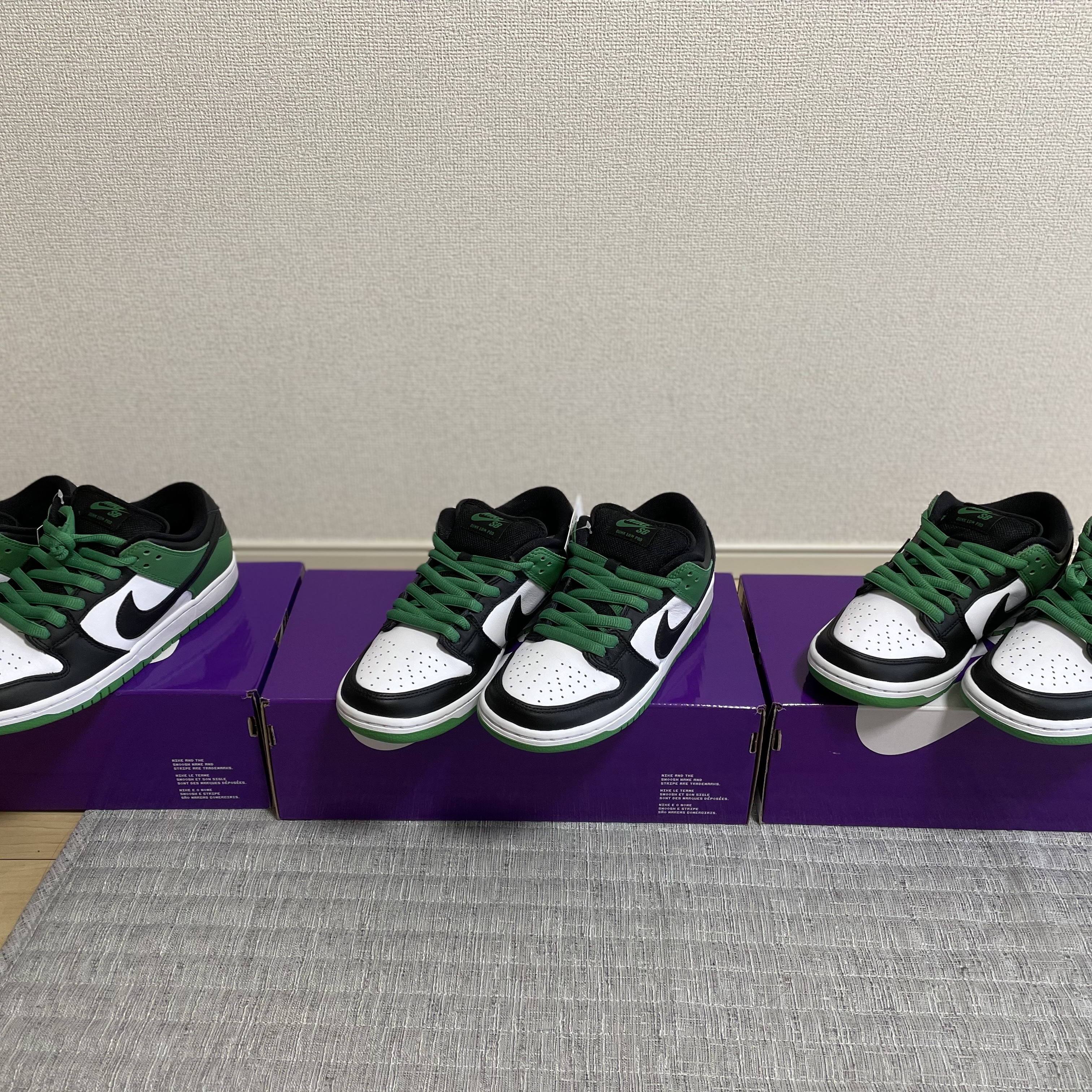 Nike SB Dunk Low Pro Black and Classic Green 착용 스타일 - 1
