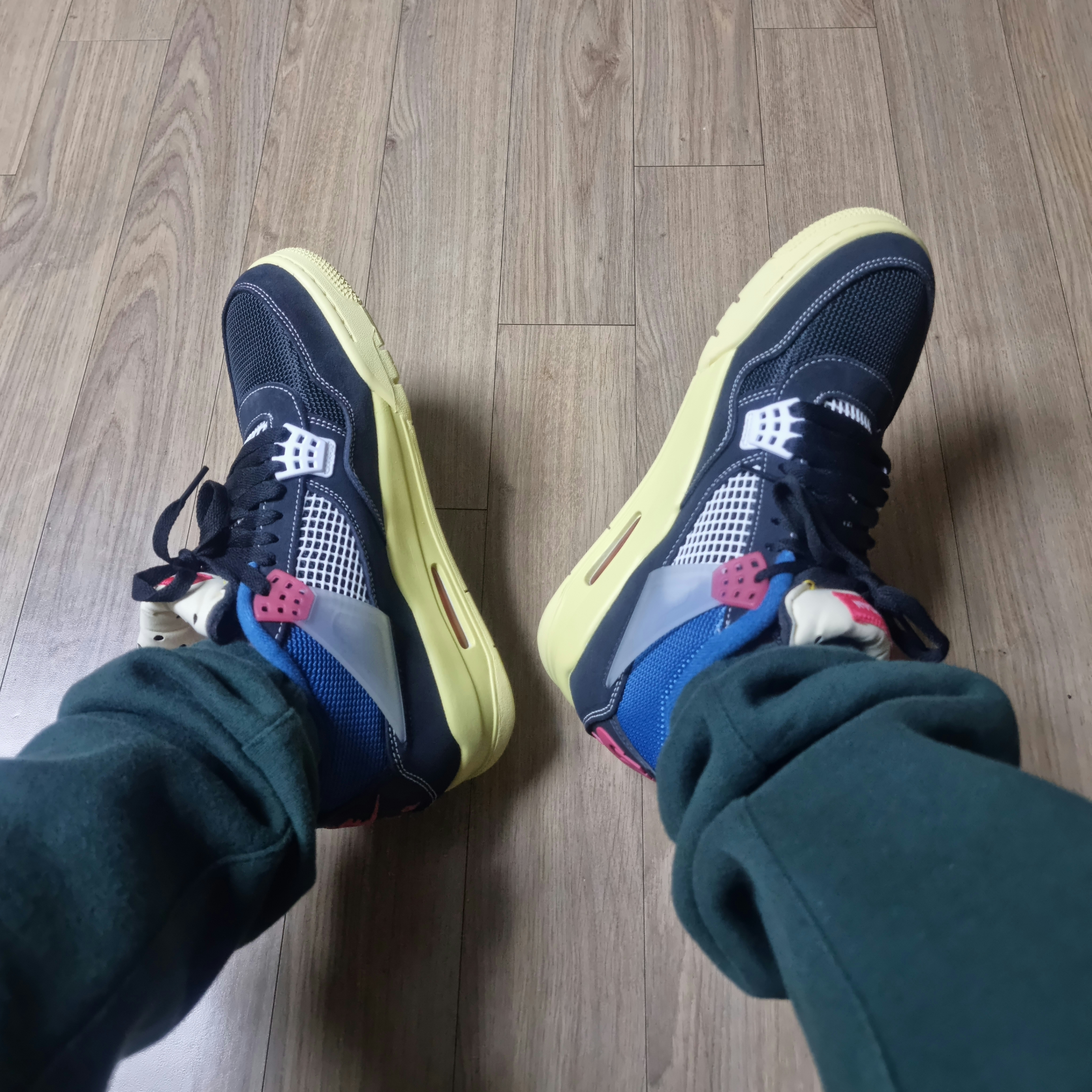 Jordan 4 x Union Retro Off Noir 착용 스타일 - 2