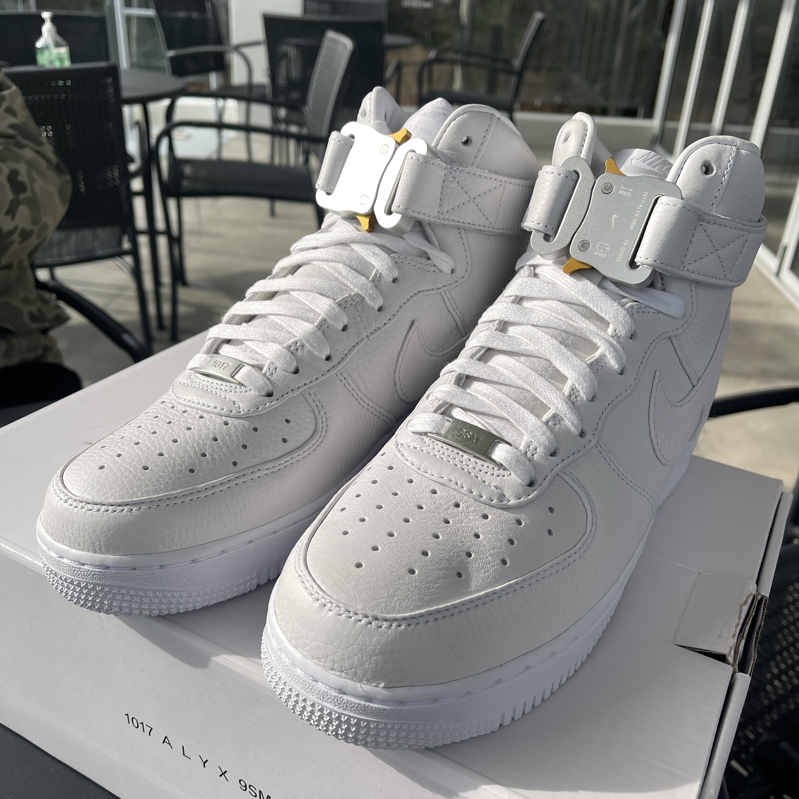 Nike x 1017 Alyx 9SM Air Force 1 High Triple White 2020 착용 스타일 - 2