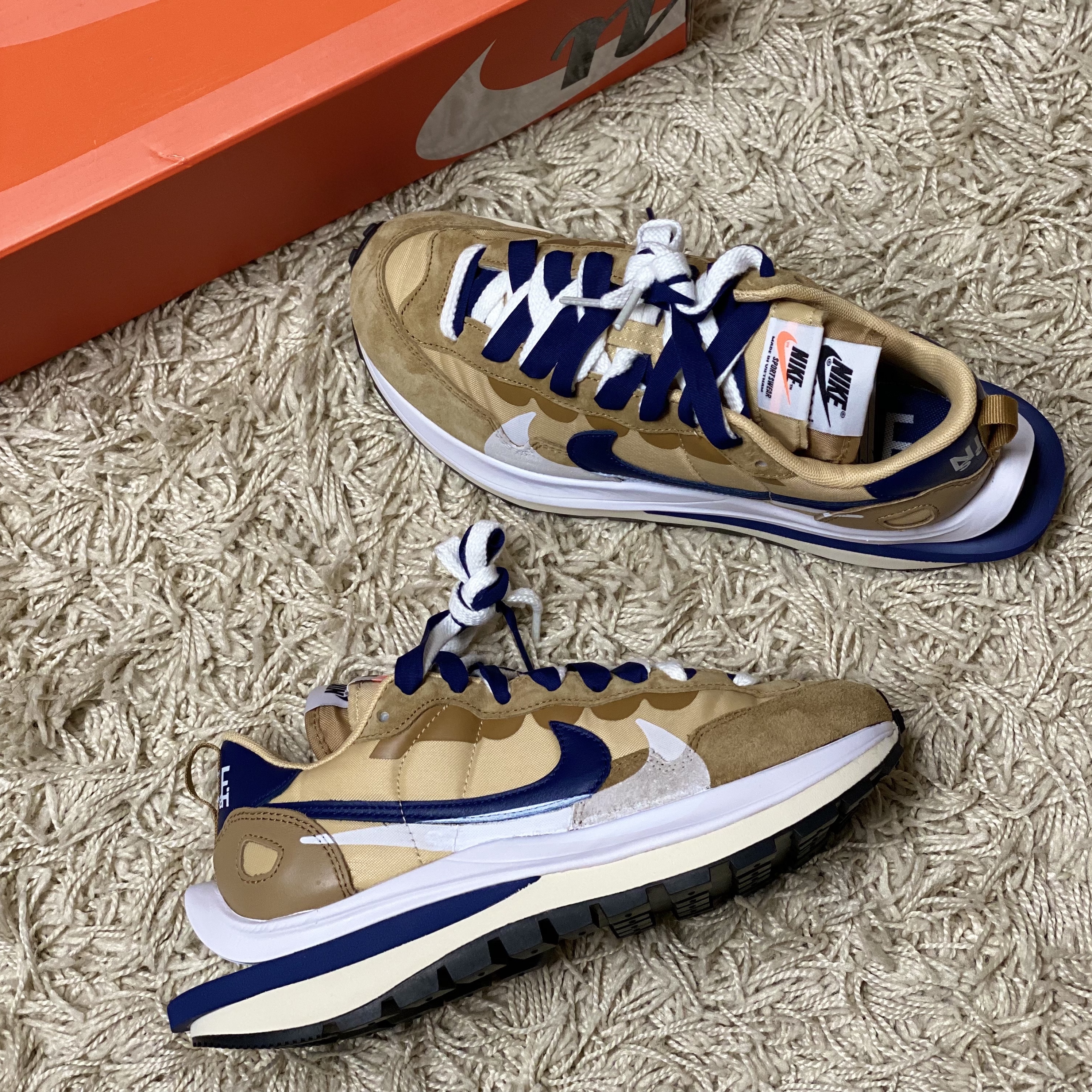 Nike x Sacai VaporWaffle Sesame and Blue Void 착용 스타일