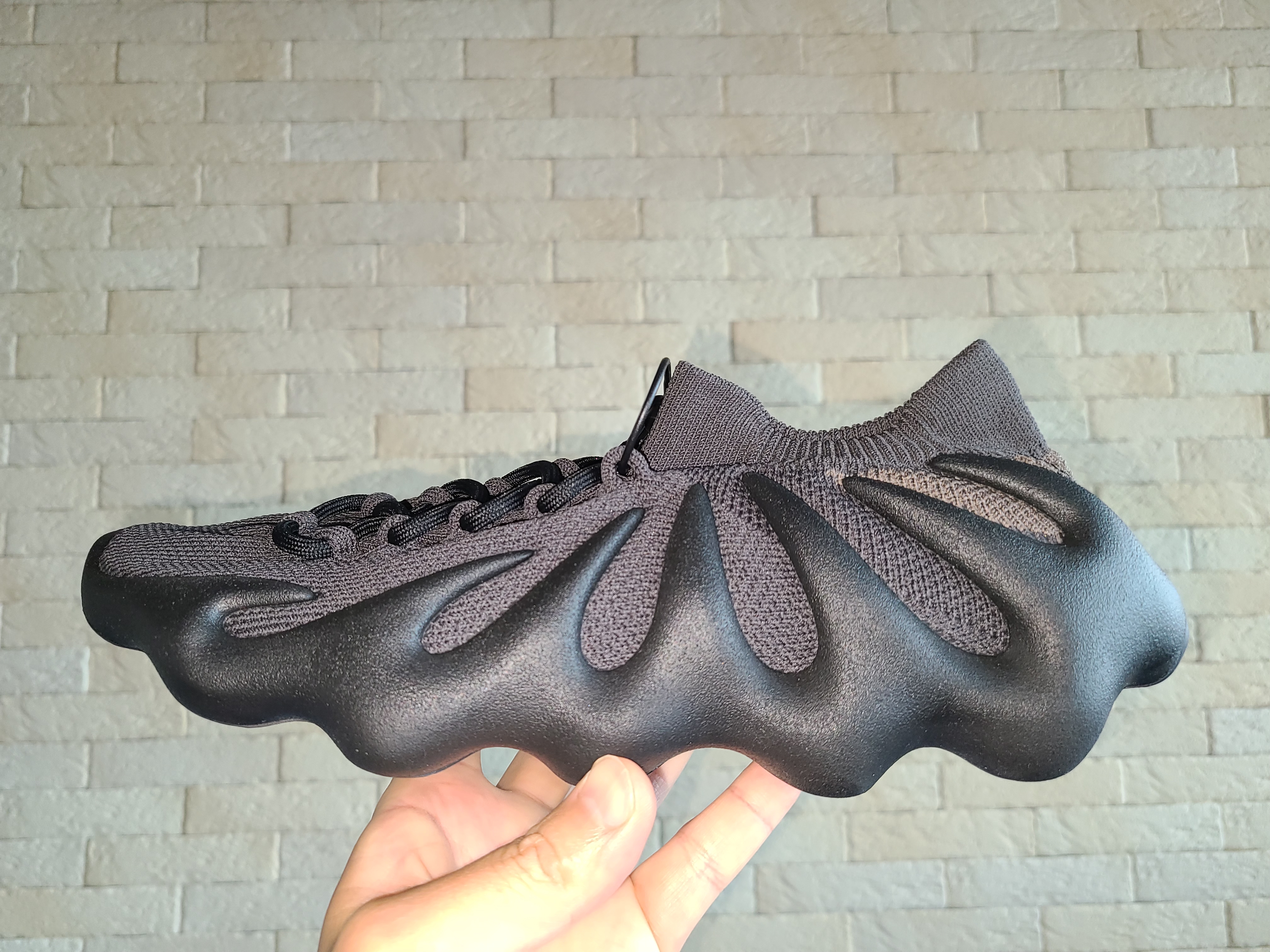 Adidas Yeezy 450 Dark Slate 착용 스타일 - 3