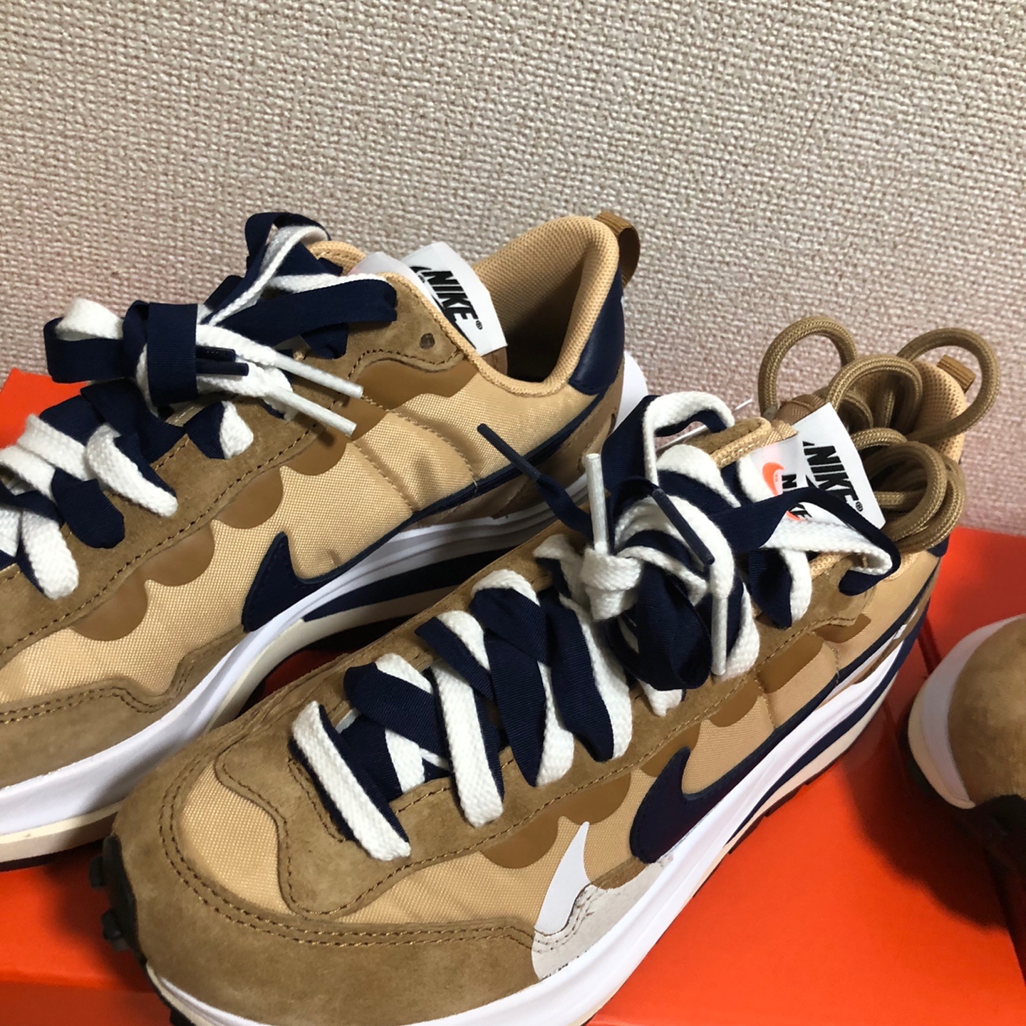 Nike x Sacai VaporWaffle Sesame and Blue Void 착용 스타일 - 3