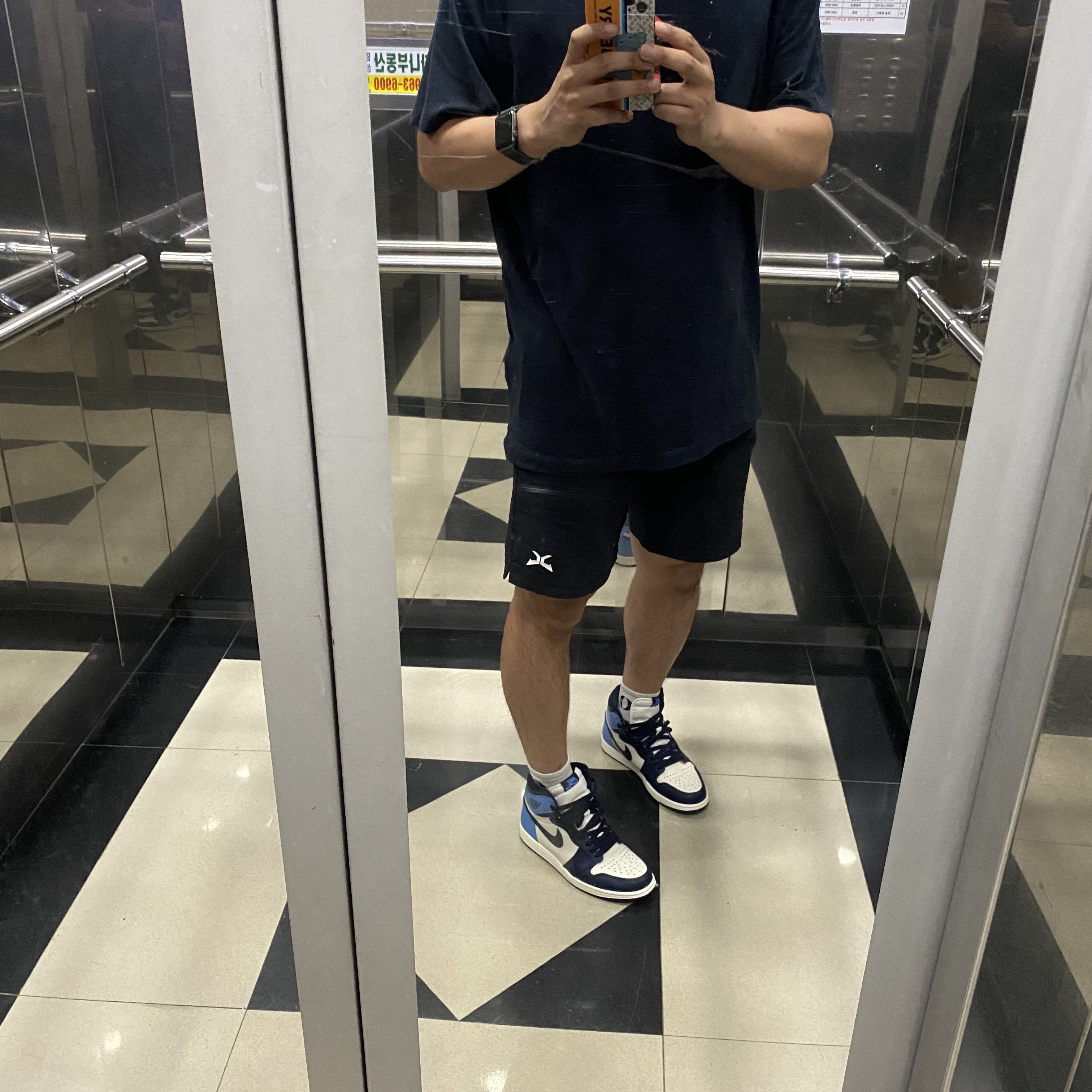 Jordan 1 Retro High Obsidian UNC 착용 스타일