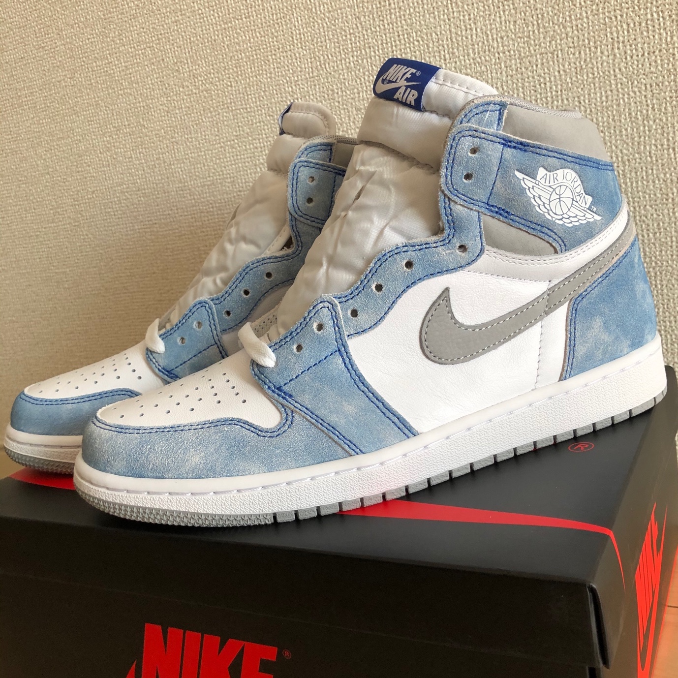 Jordan 1 Retro High OG Hyper Royal 착용 스타일 - 2