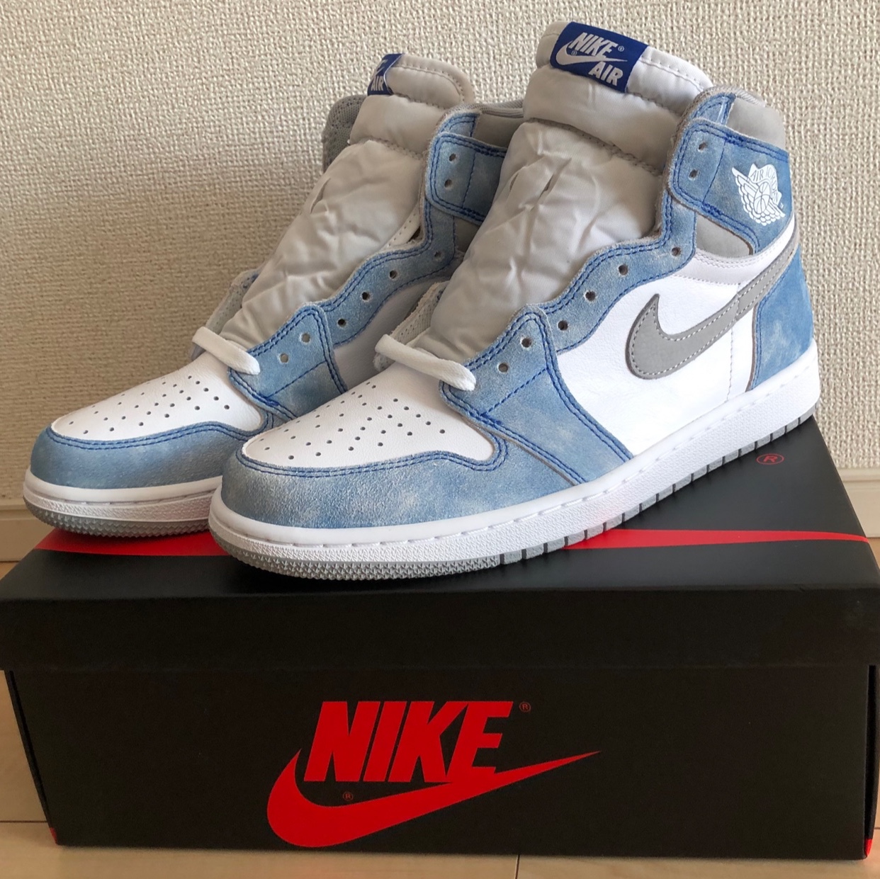 Jordan 1 Retro High OG Hyper Royal 착용 스타일 - 1