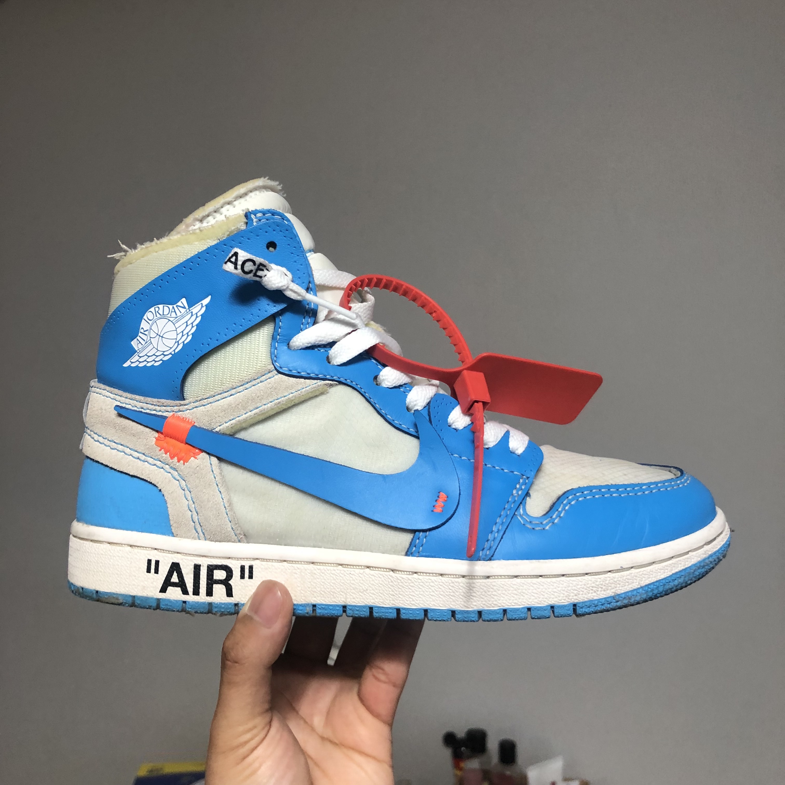 Jordan 1 x Off-White Retro High University Blue 착용 스타일