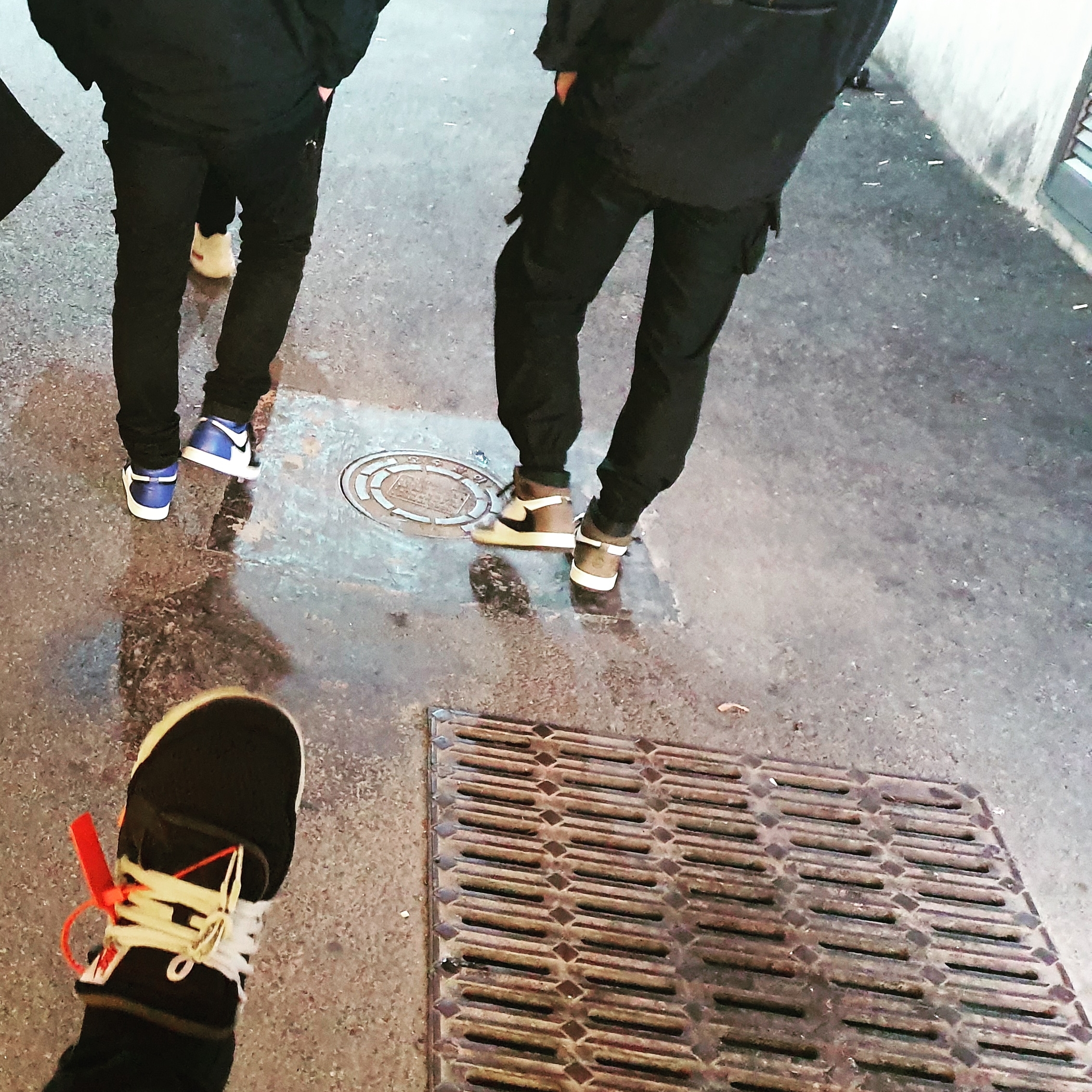 Nike x Off-White Air Presto OG The Ten, Jordan 1 x Travis Scott Retro High OG SP Mocha 착용 스타일