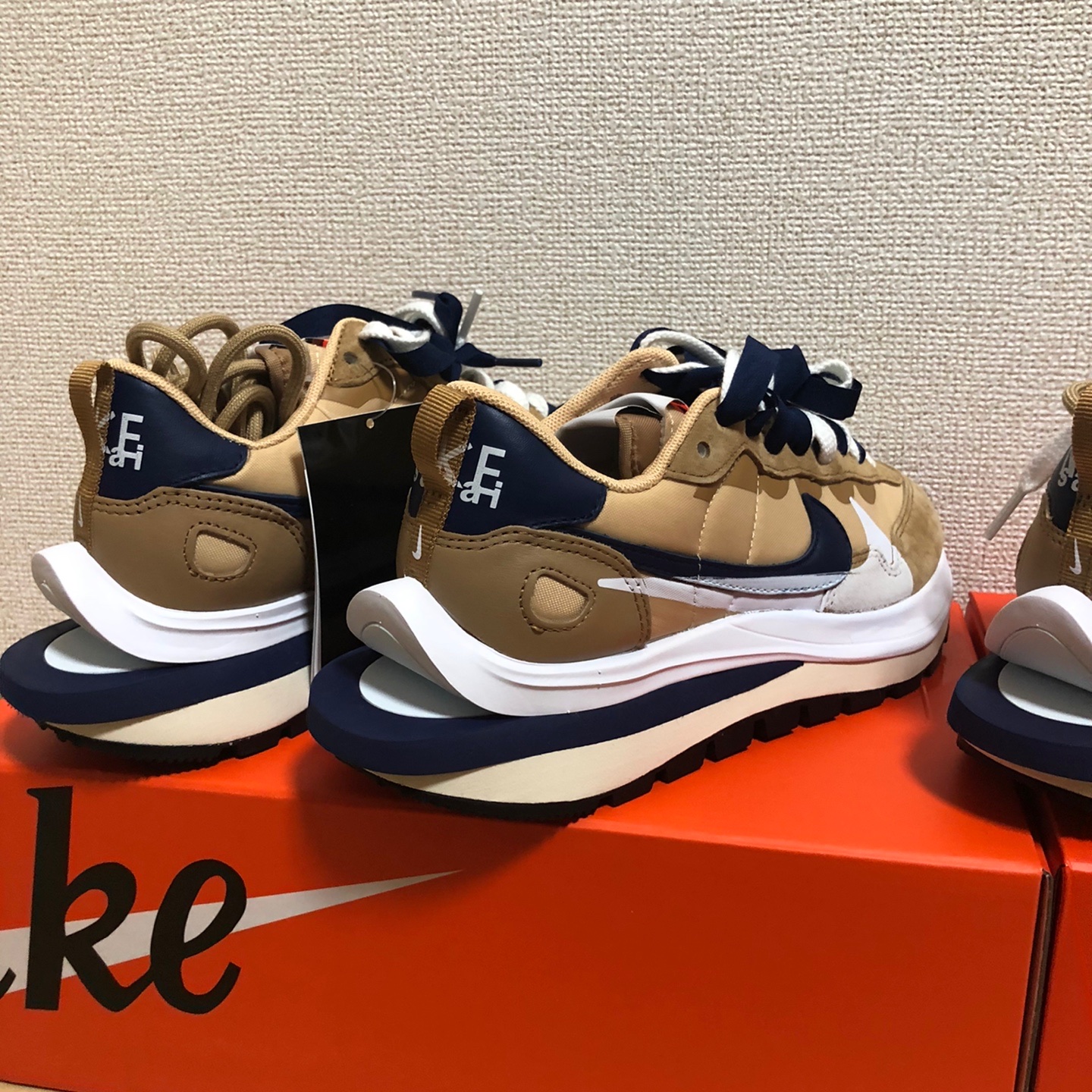 Nike x Sacai VaporWaffle Sesame and Blue Void 착용 스타일 - 5
