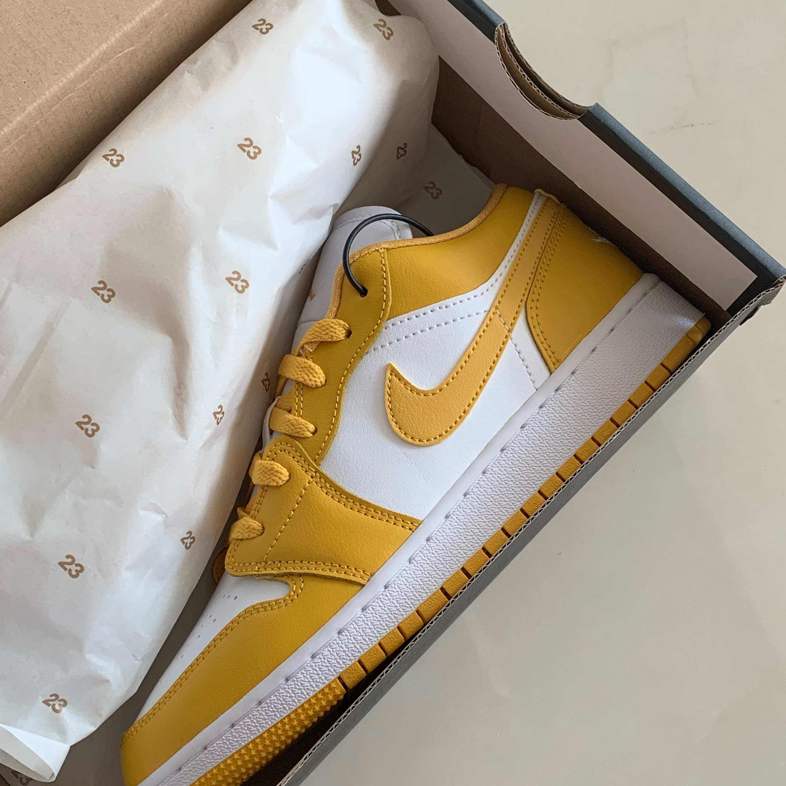 (GS) Jordan 1 Low Pollen 착용 스타일