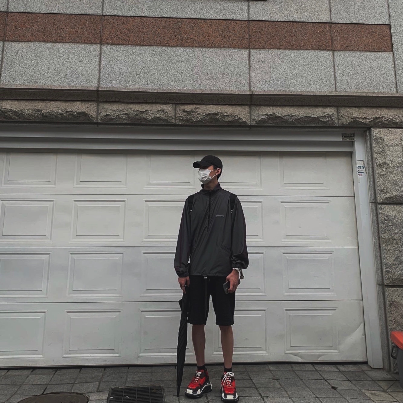 Balenciaga Triple S Red Black 2018 착용 스타일