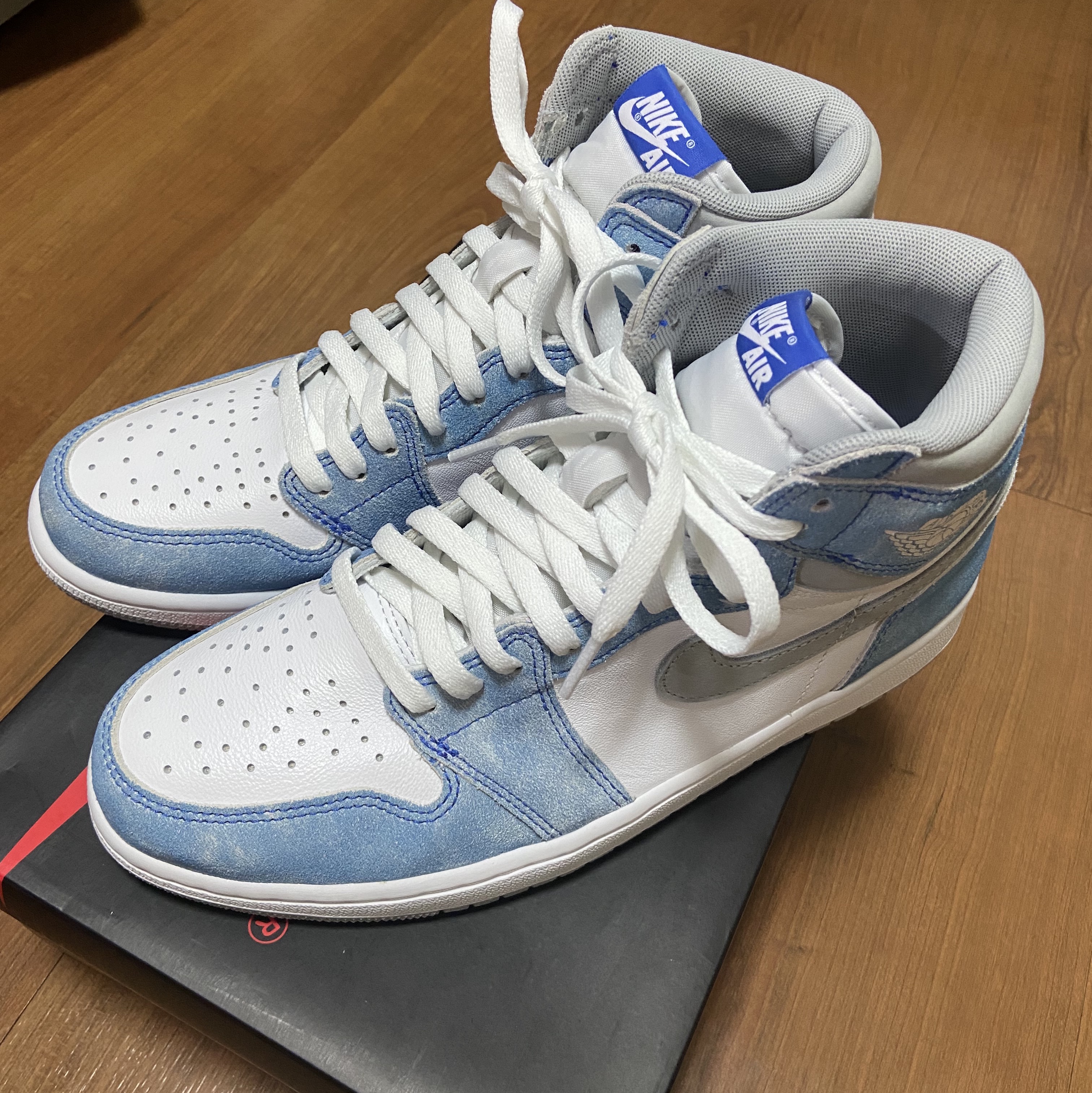 Jordan 1 Retro High OG Hyper Royal 착용 스타일 - 1