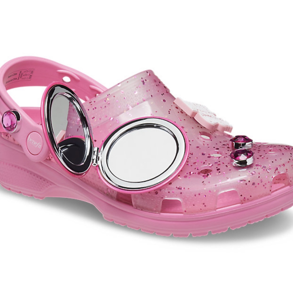 Crocs x Benefit Classic Clog 착용 스타일 - 3