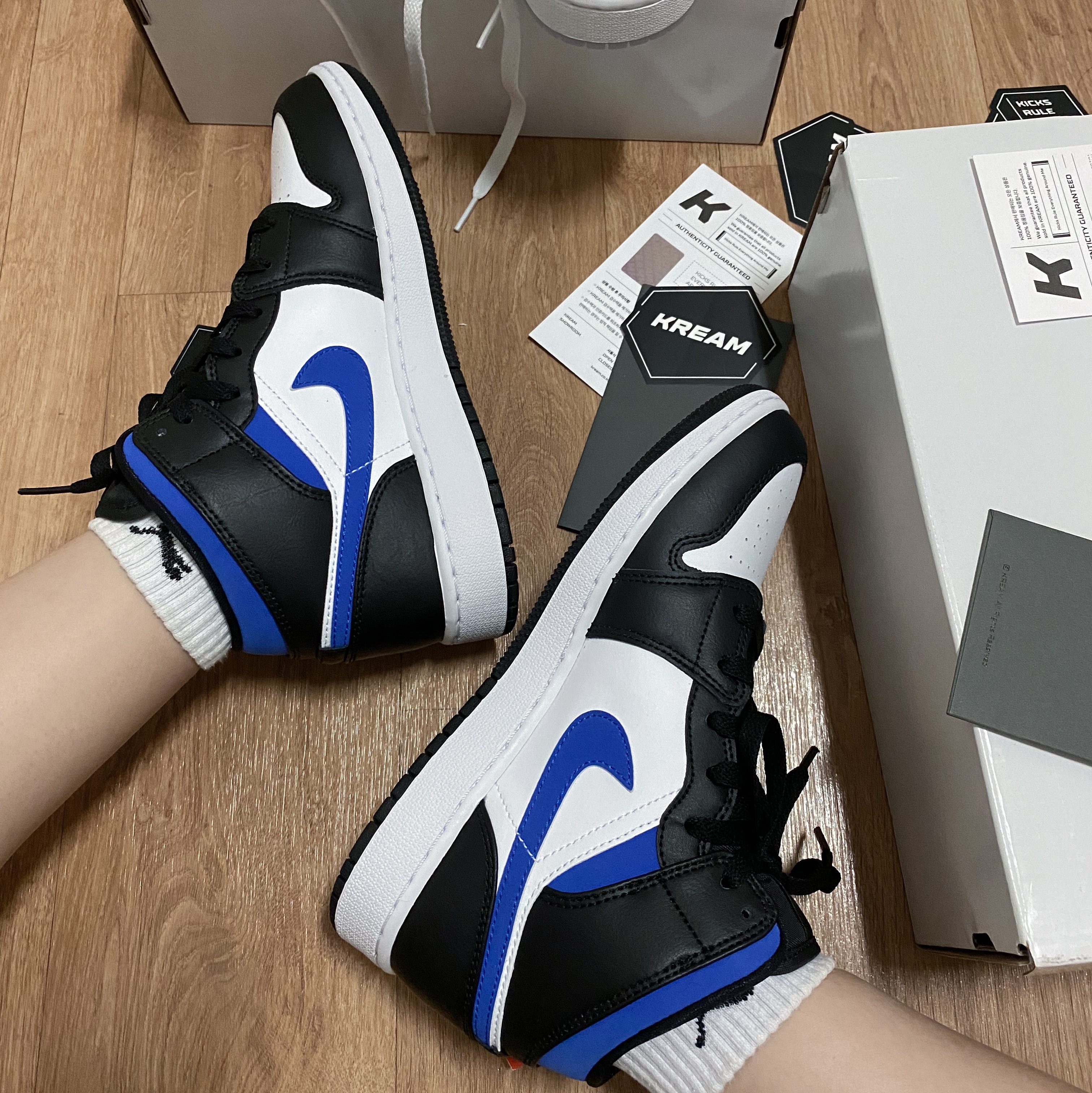 (GS) Jordan 1 Mid Light Smoke Grey, Jordan 1 Mid Light Smoke Grey 착용 스타일 - 4