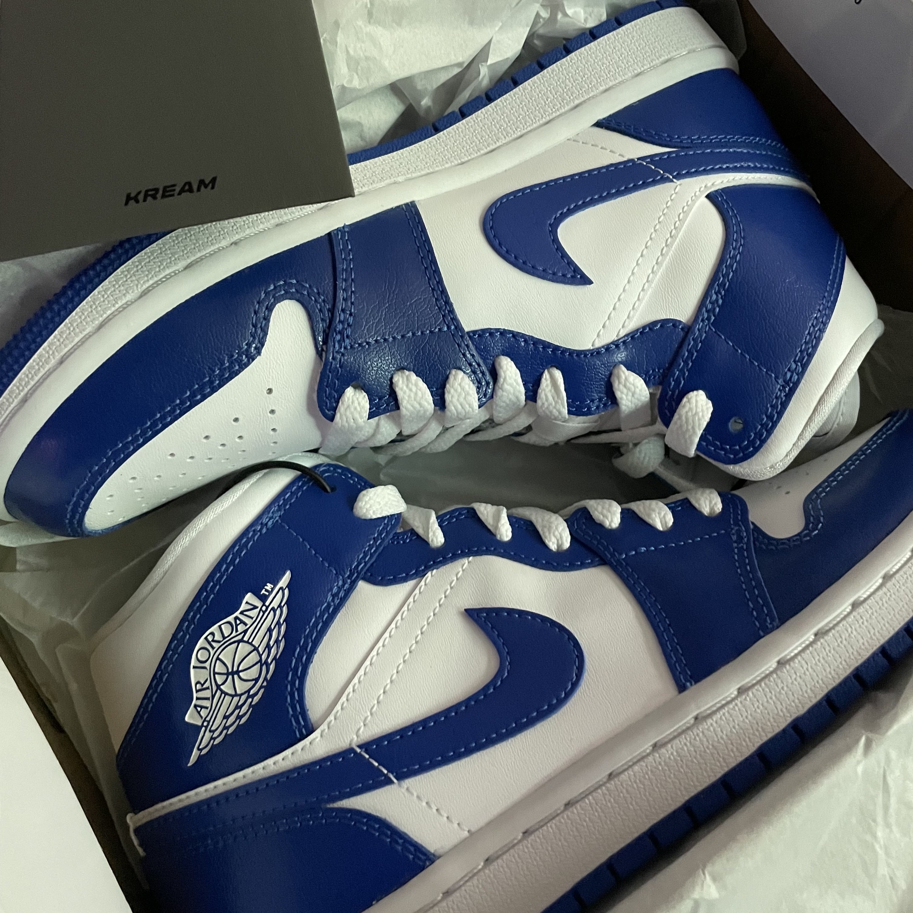 (W) Jordan 1 Mid White Hyper Royal 착용 스타일