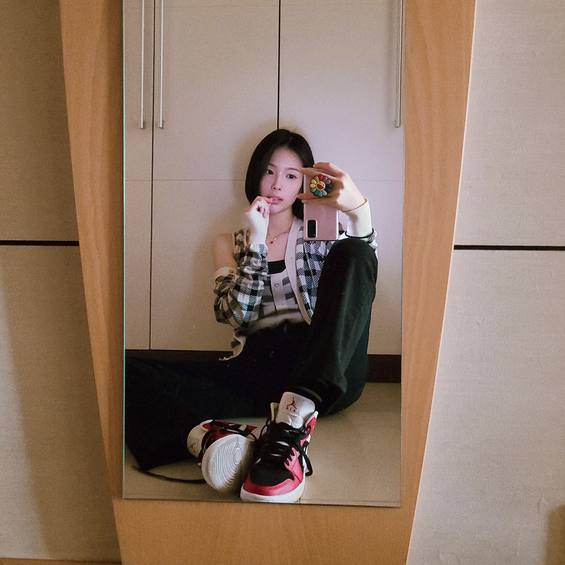 (W) Jordan 1 Mid Gym Red Black 착용 스타일