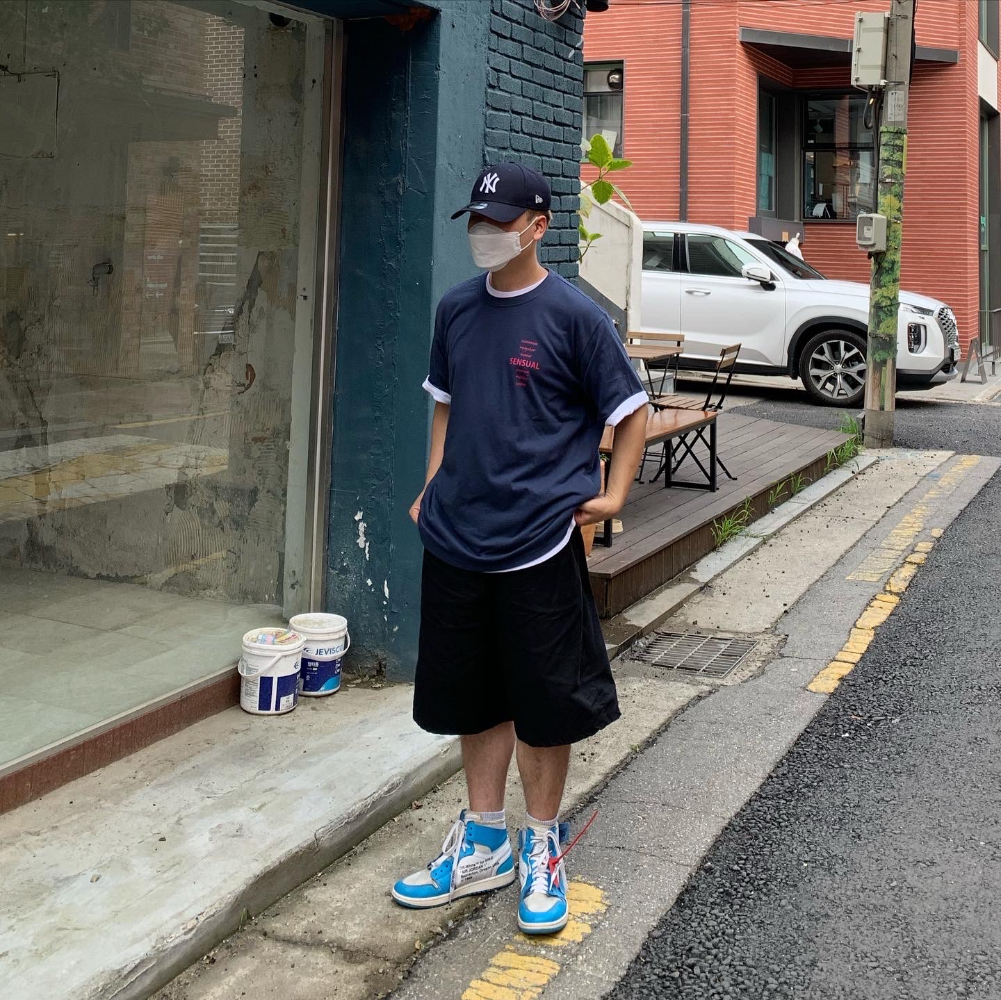 Jordan 1 x Off-White Retro High University Blue 착용 스타일