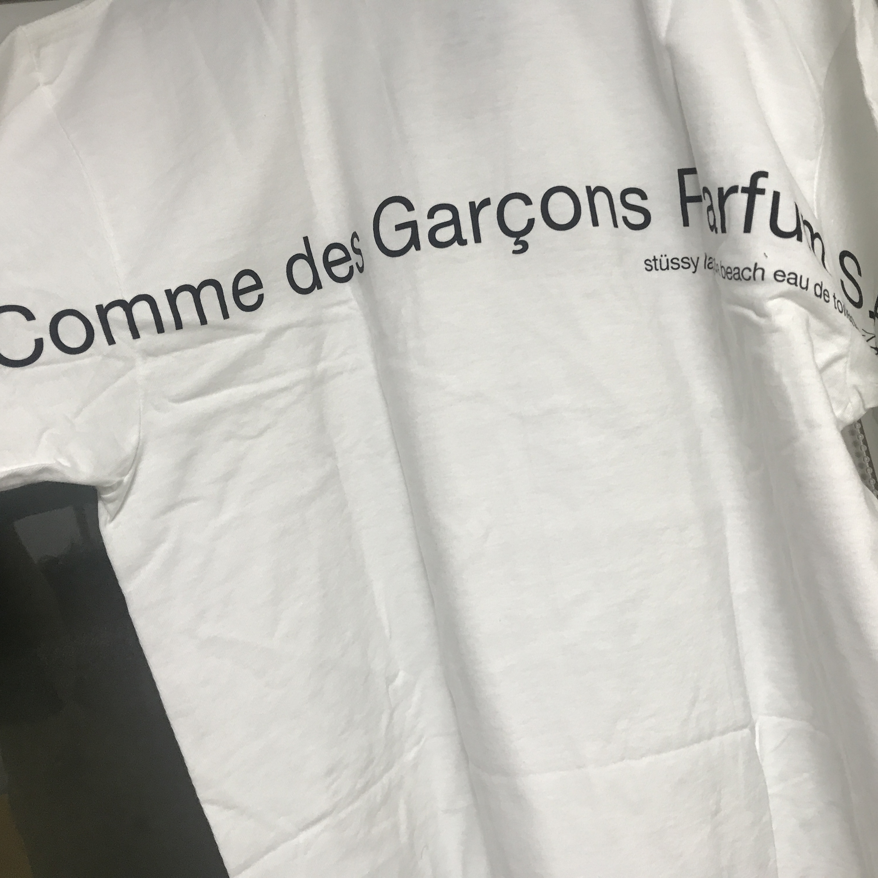Stussy x CDG Laguna Beach T-Shirt White 착용 스타일 - 3