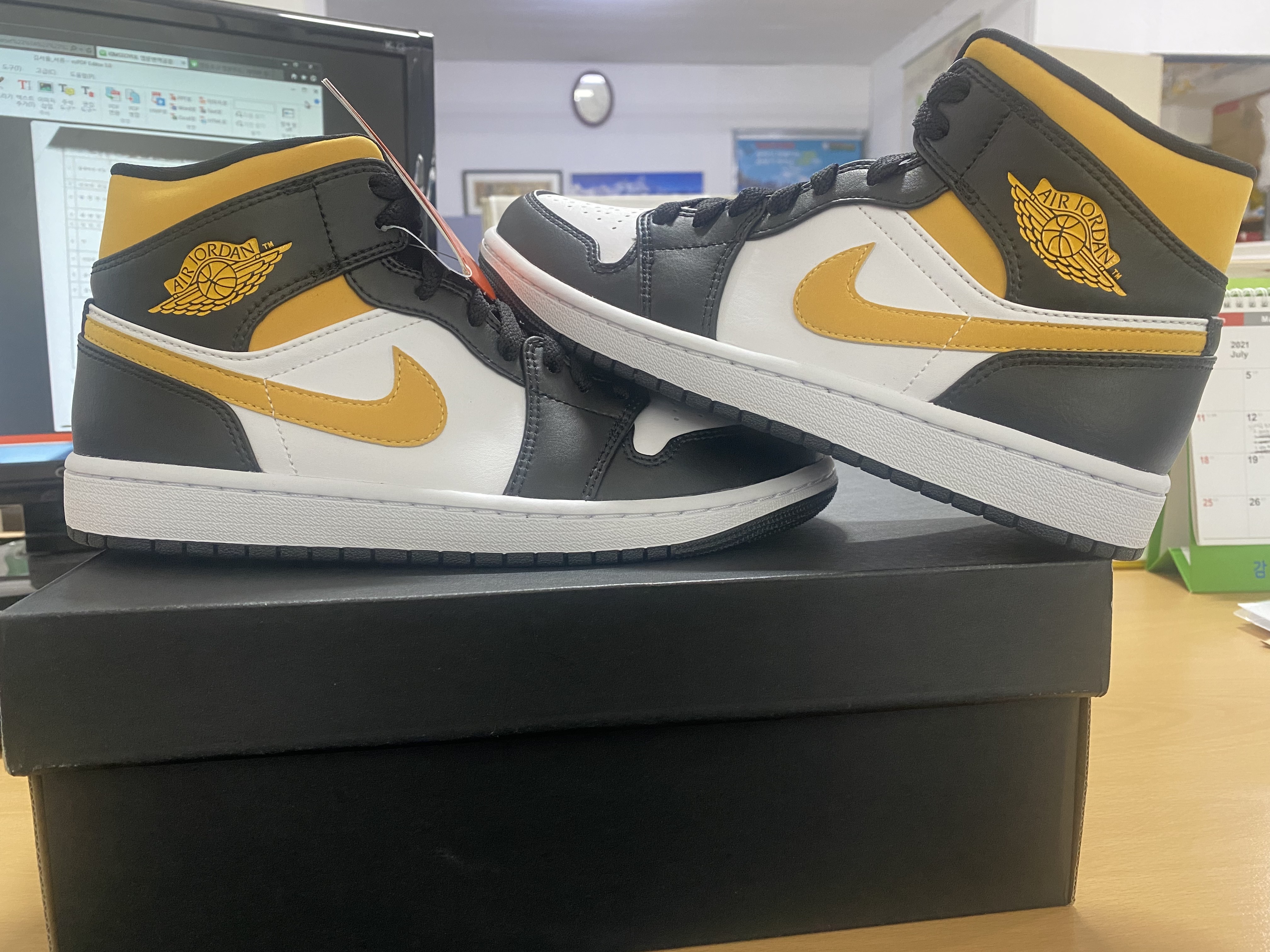 Jordan 1 Mid Pollen 착용 스타일 - 1
