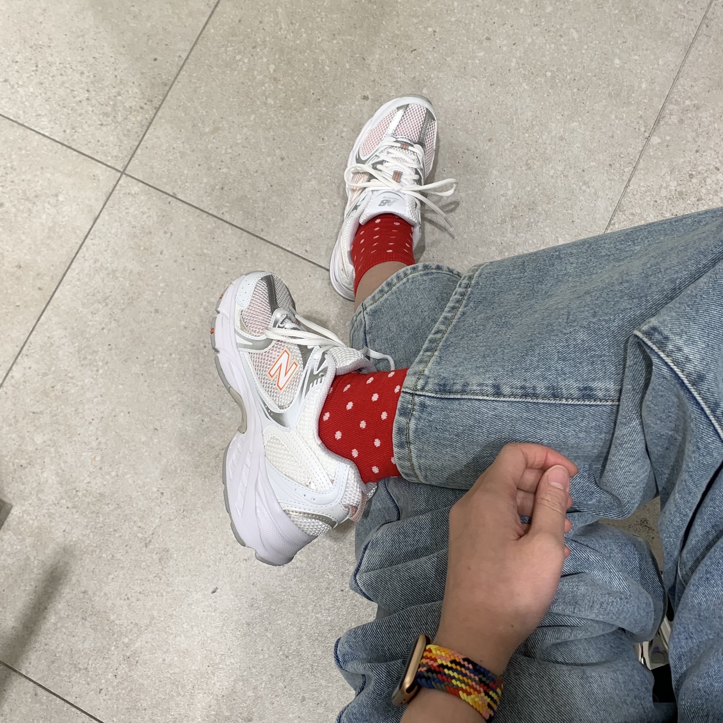 New Balance 530 White Orange 착용 스타일