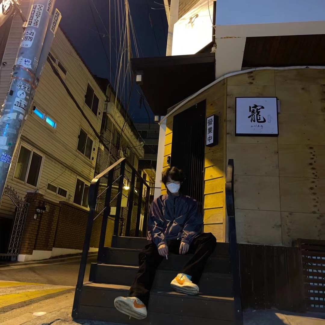 Nike x Off-White Blazer Mid Off-White All Hallow's Eve 착용 스타일