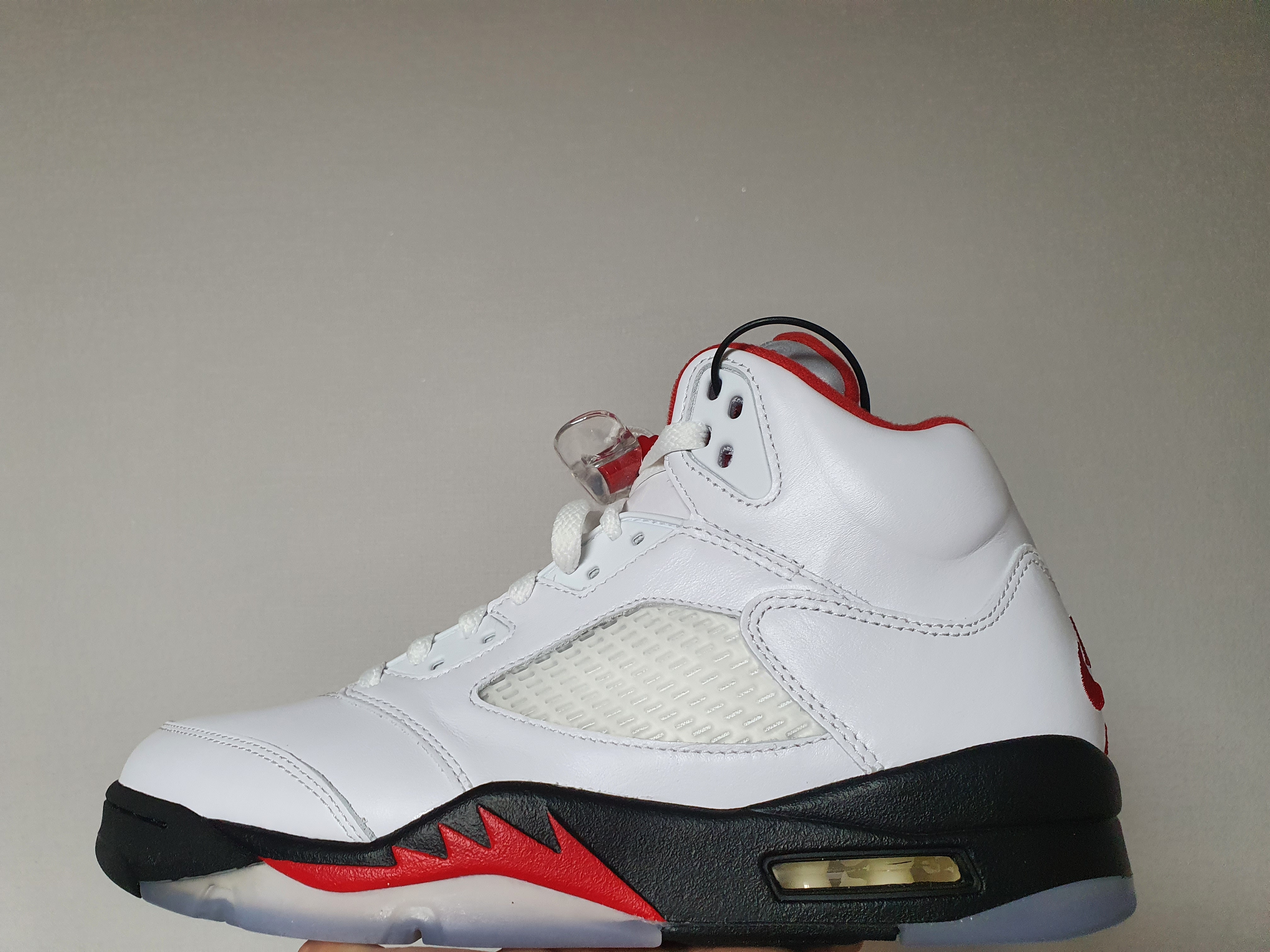 Jordan 5 Retro Fire Red Silver Tongue 2020 착용 스타일