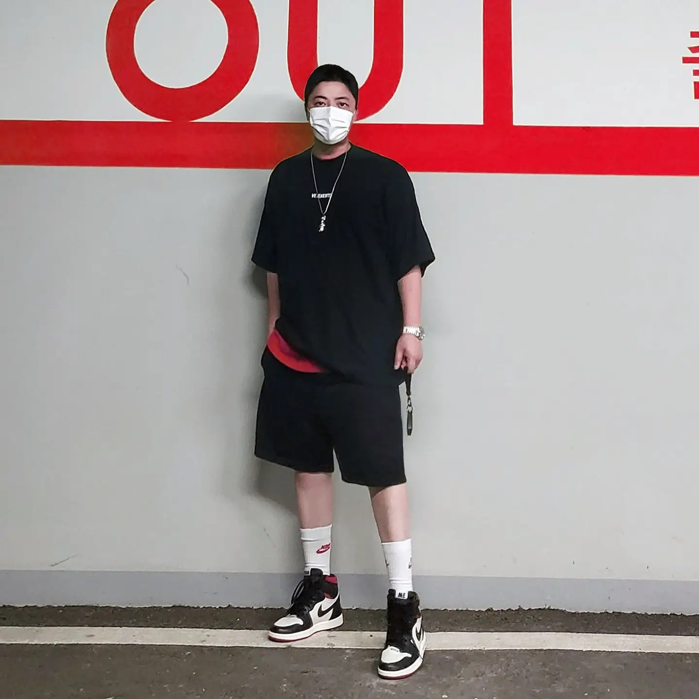 Jordan 1 Retro High Not for Resale Varsity Red 착용 스타일 - 2