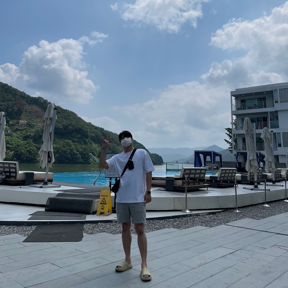 Adidas Yeezy Slide Resin 2021 착용 스타일