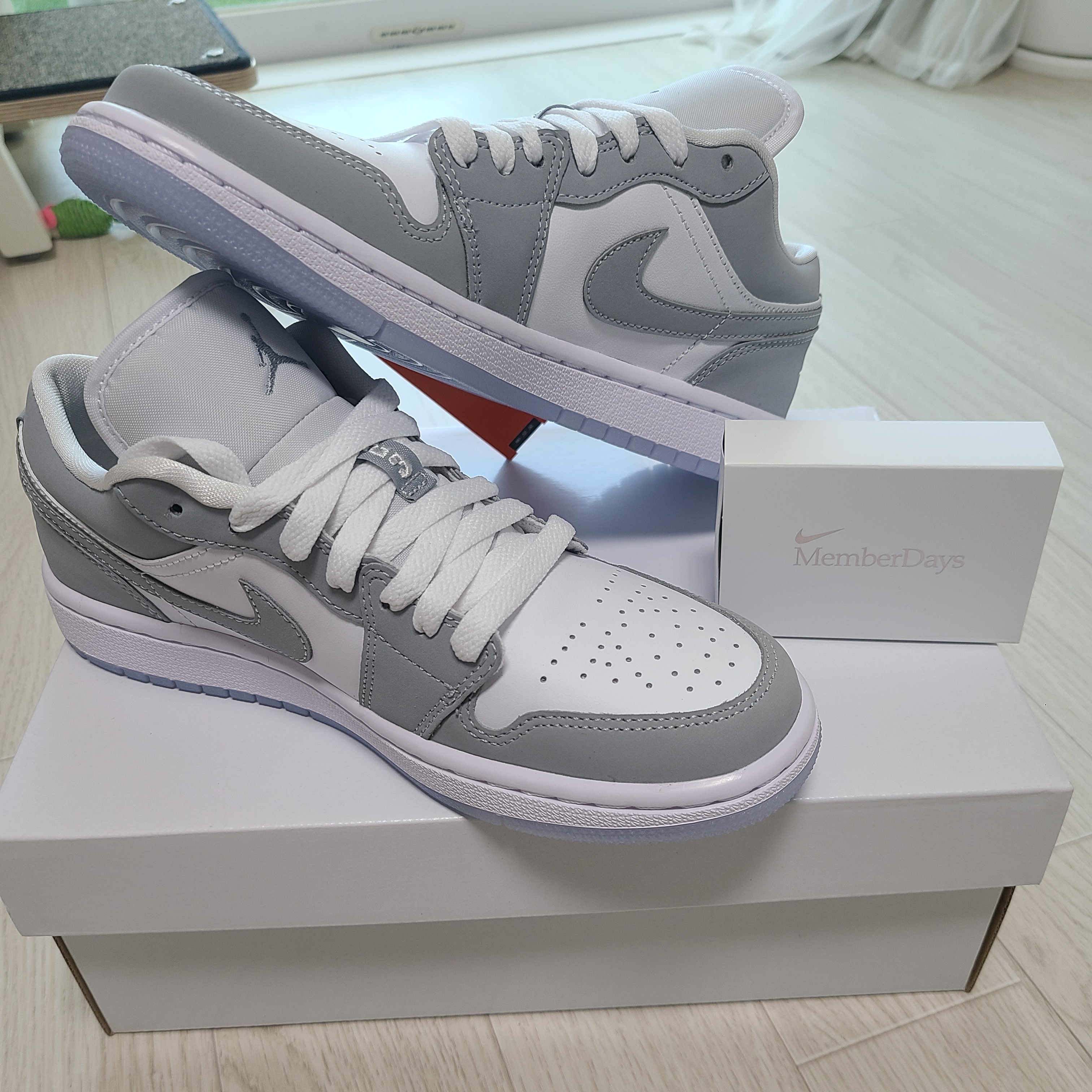 (W) Jordan 1 Low White Wolf Grey 착용 스타일 - 1