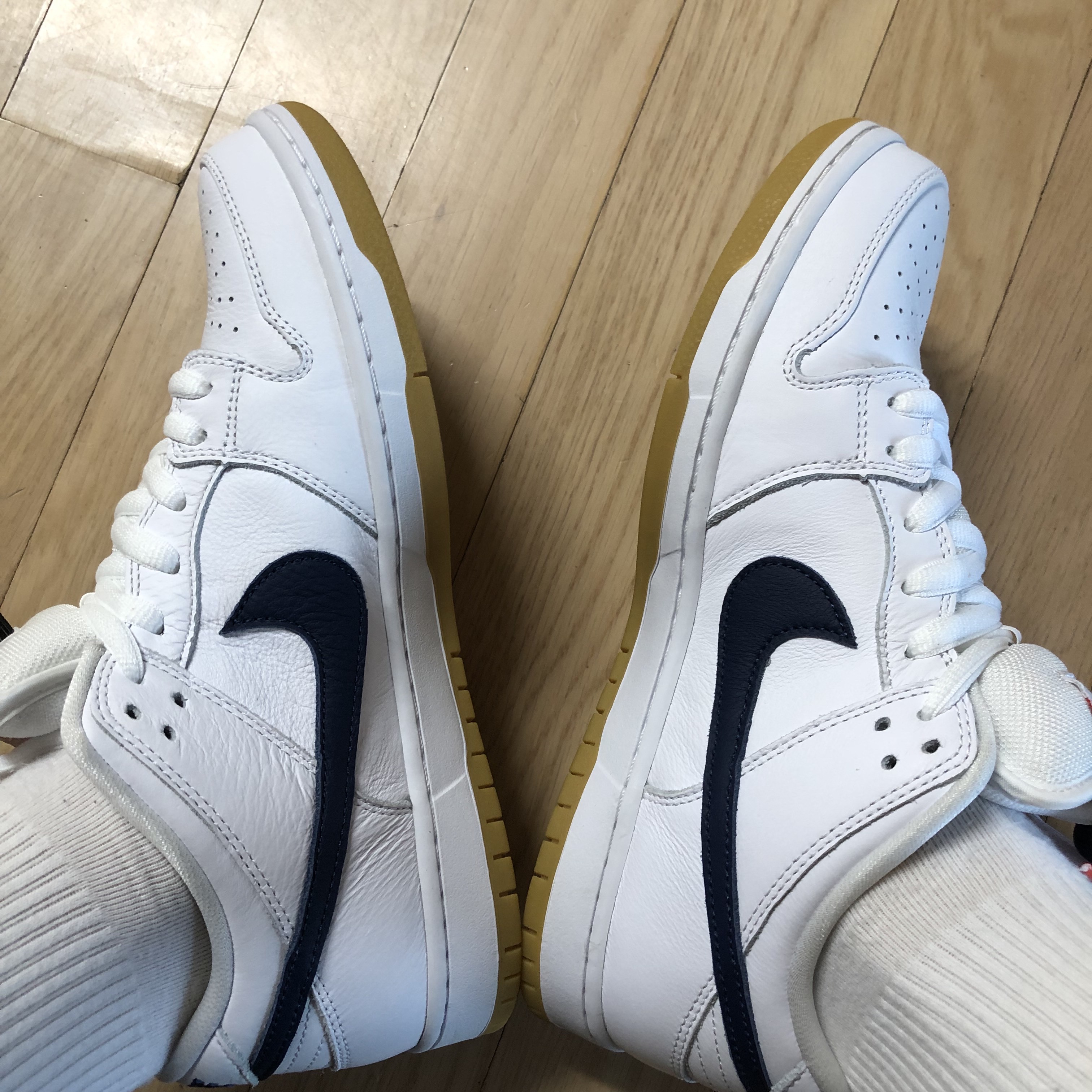 Nike SB Dunk Low Pro ISO Orange Label White Navy 착용 스타일